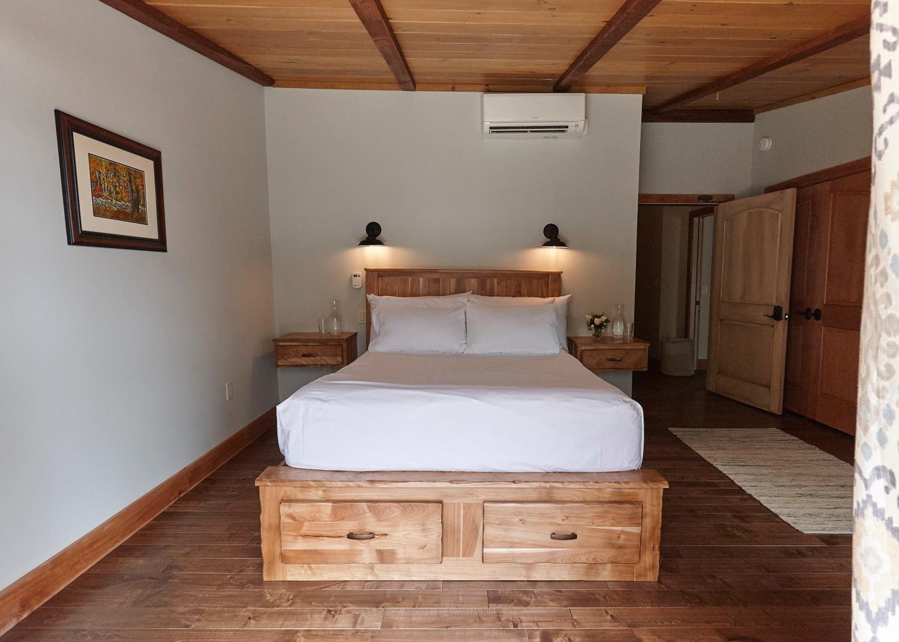 Deluxe Room (2 Adults + 1 Child) - Photo 4