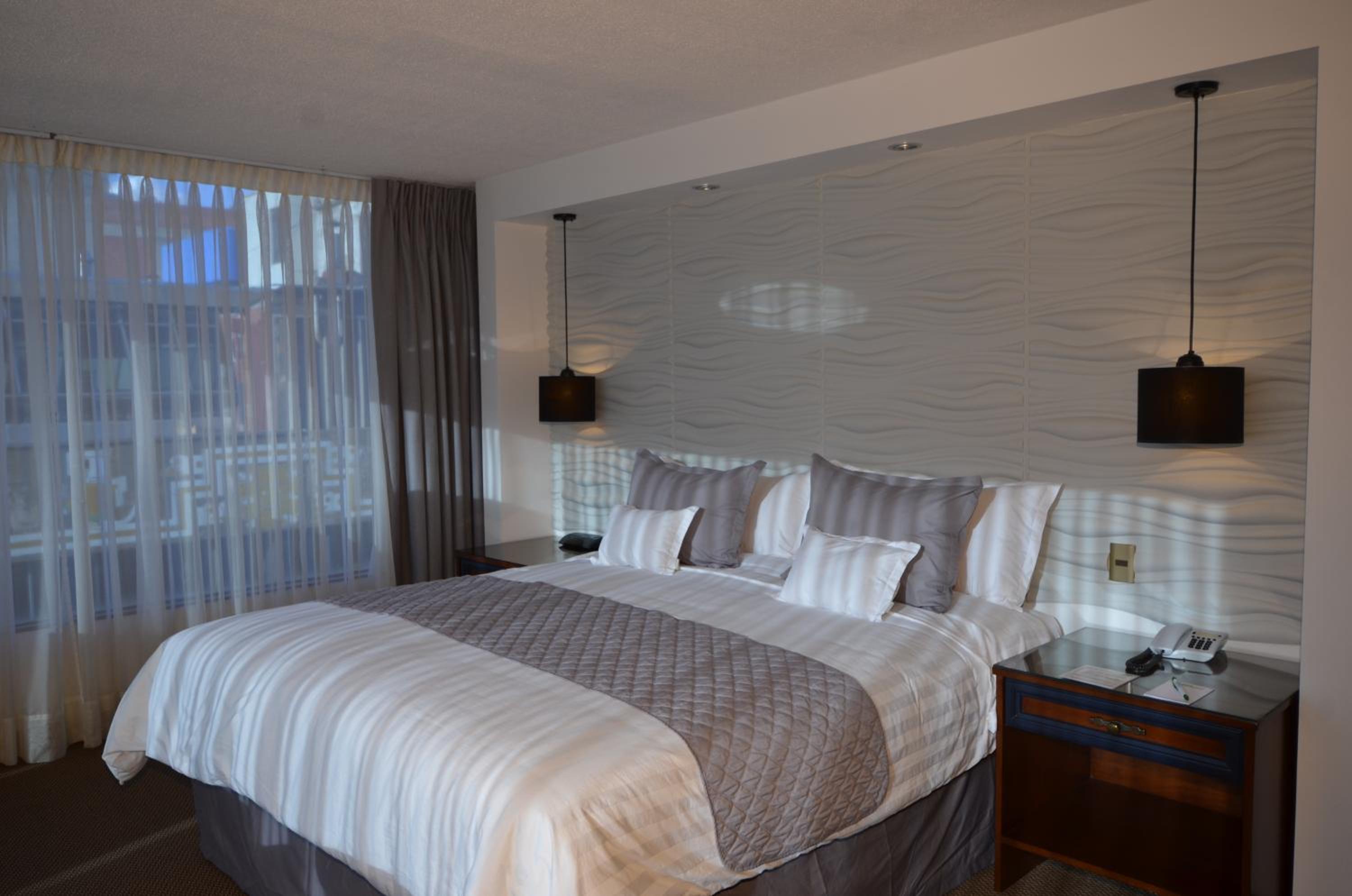 Executive Suite thumbnail 6