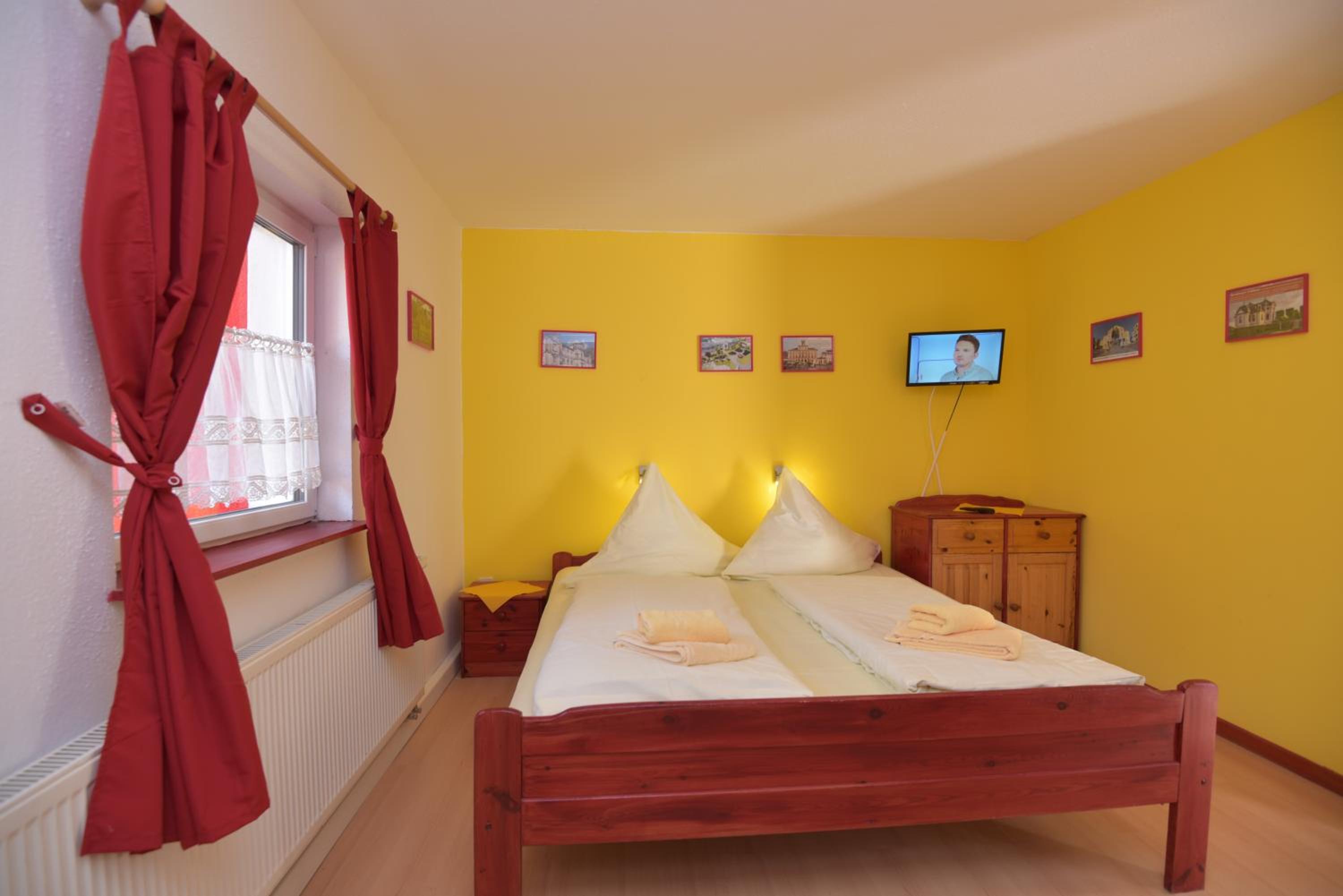 Six-Bedroom House photo 2