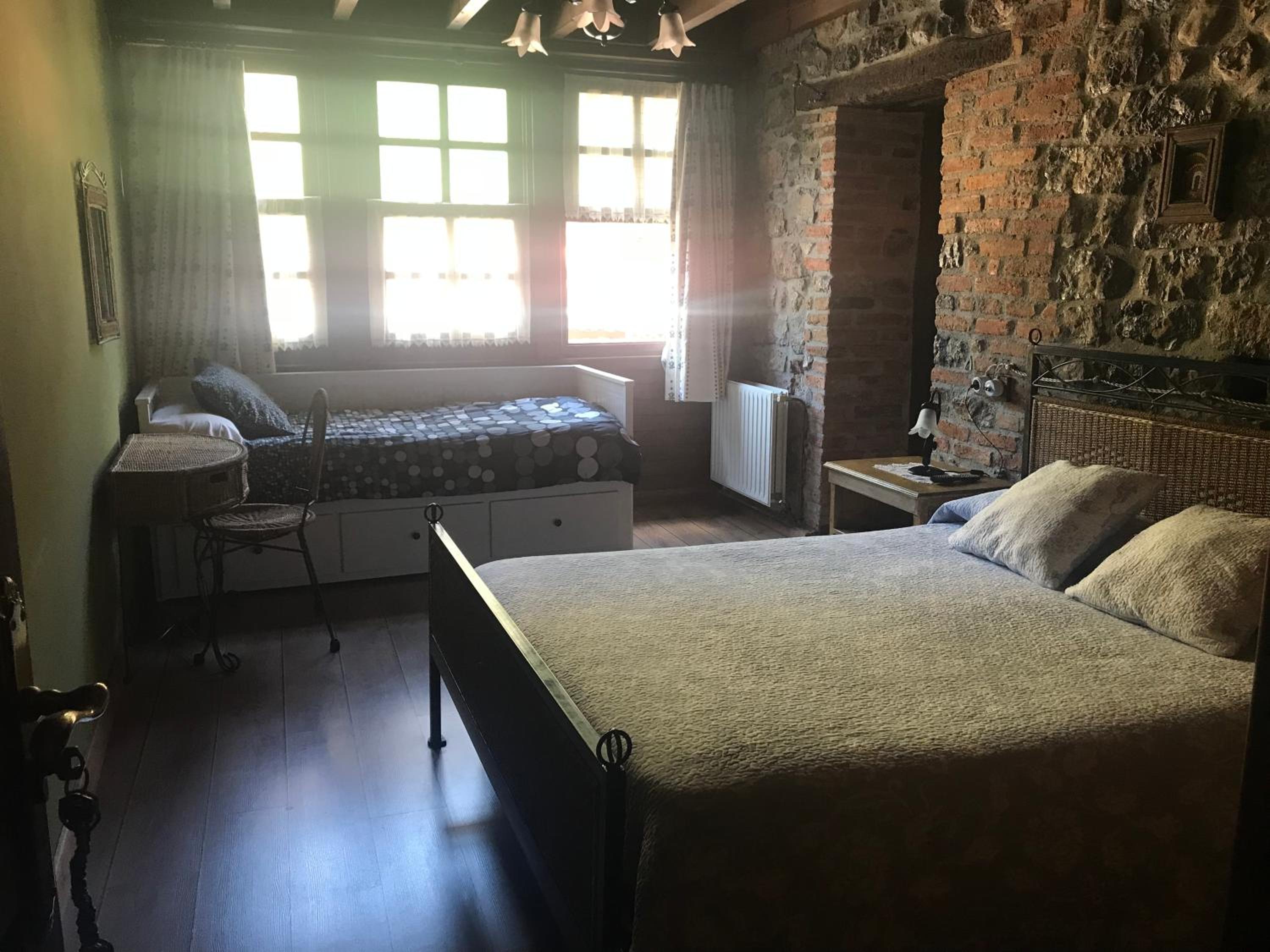 Standard Double Room with Sofa Bed - Photo 13