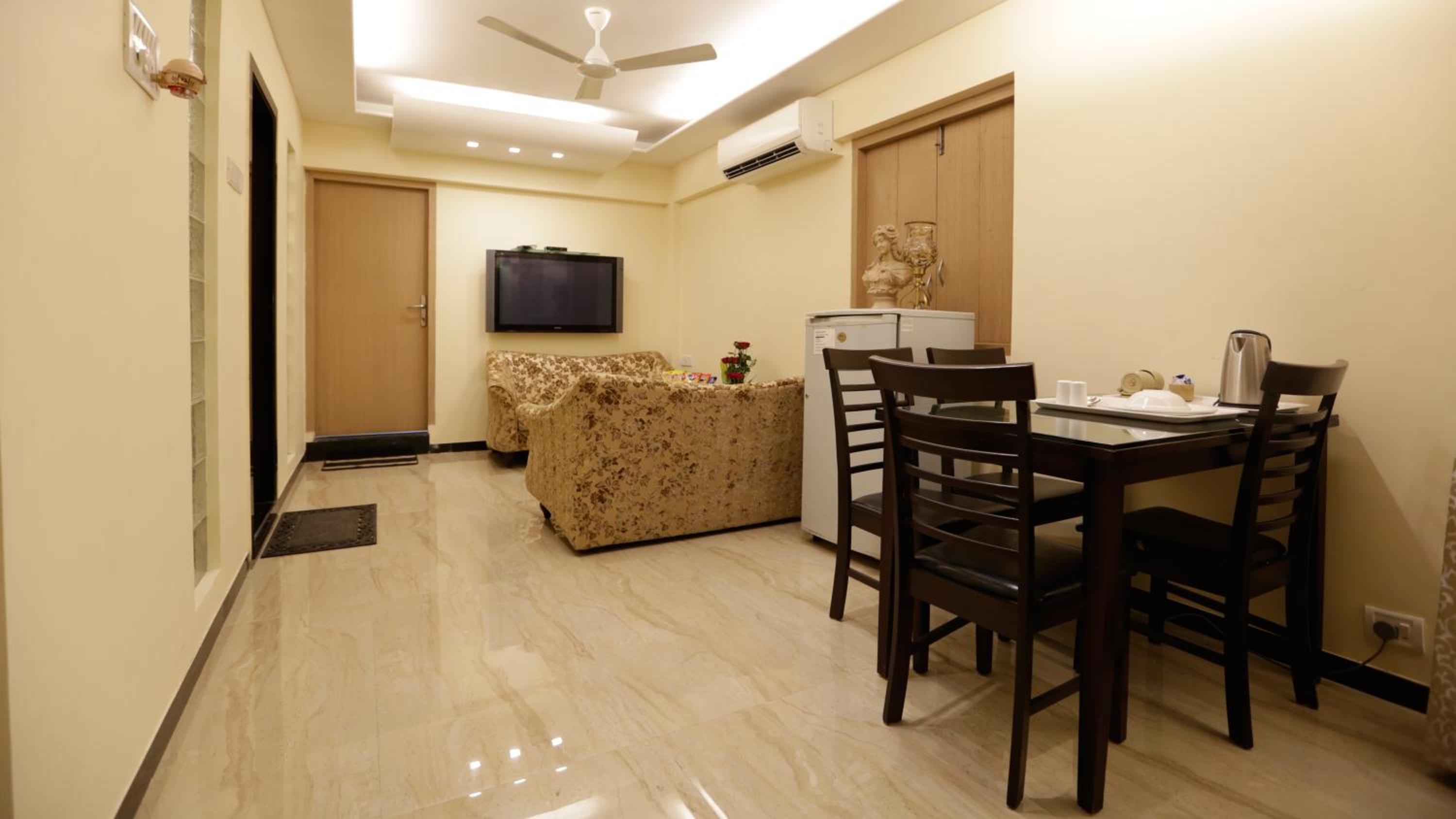 Suite - Photo 7