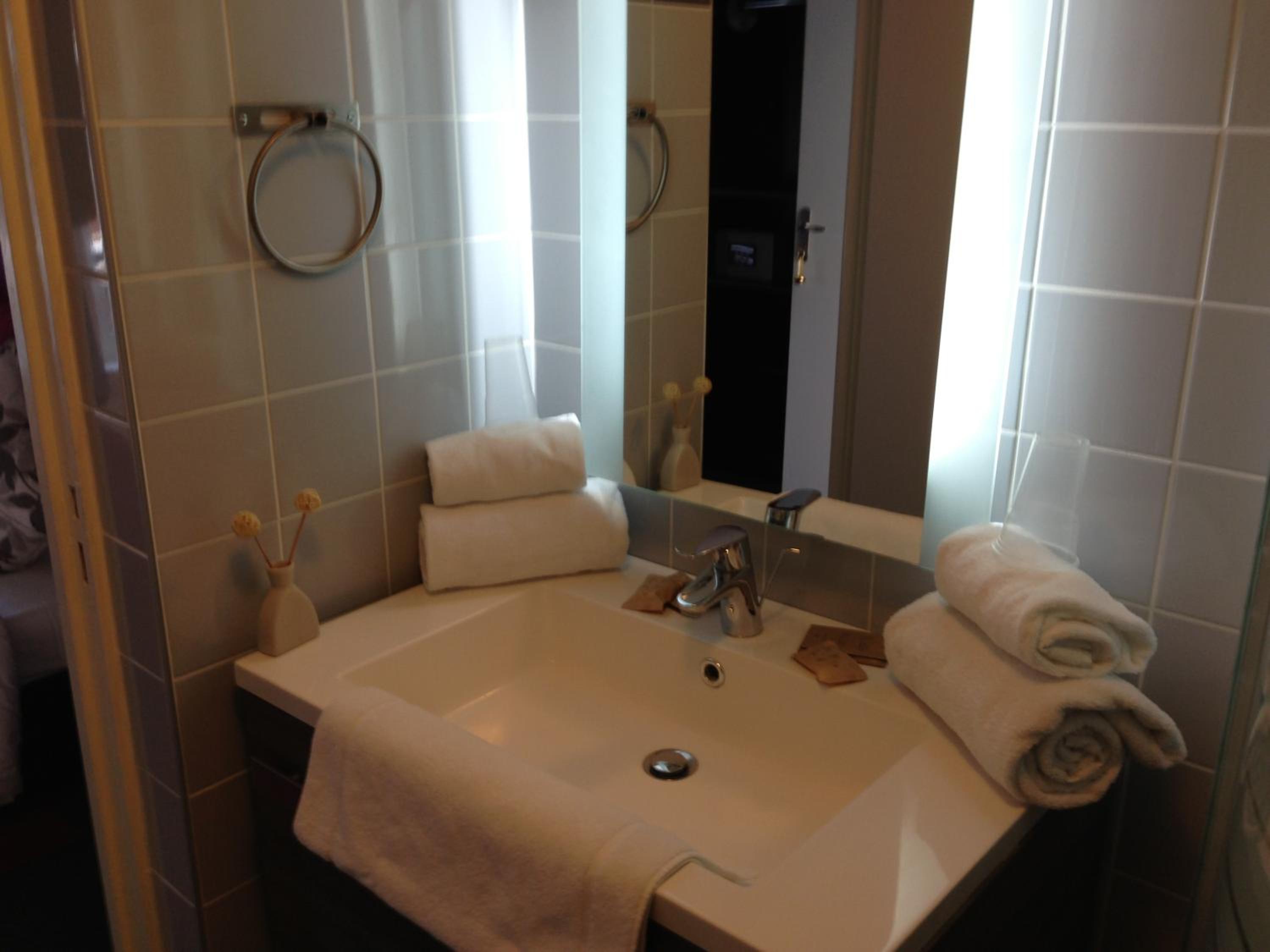 Comfort Double Room thumbnail 6