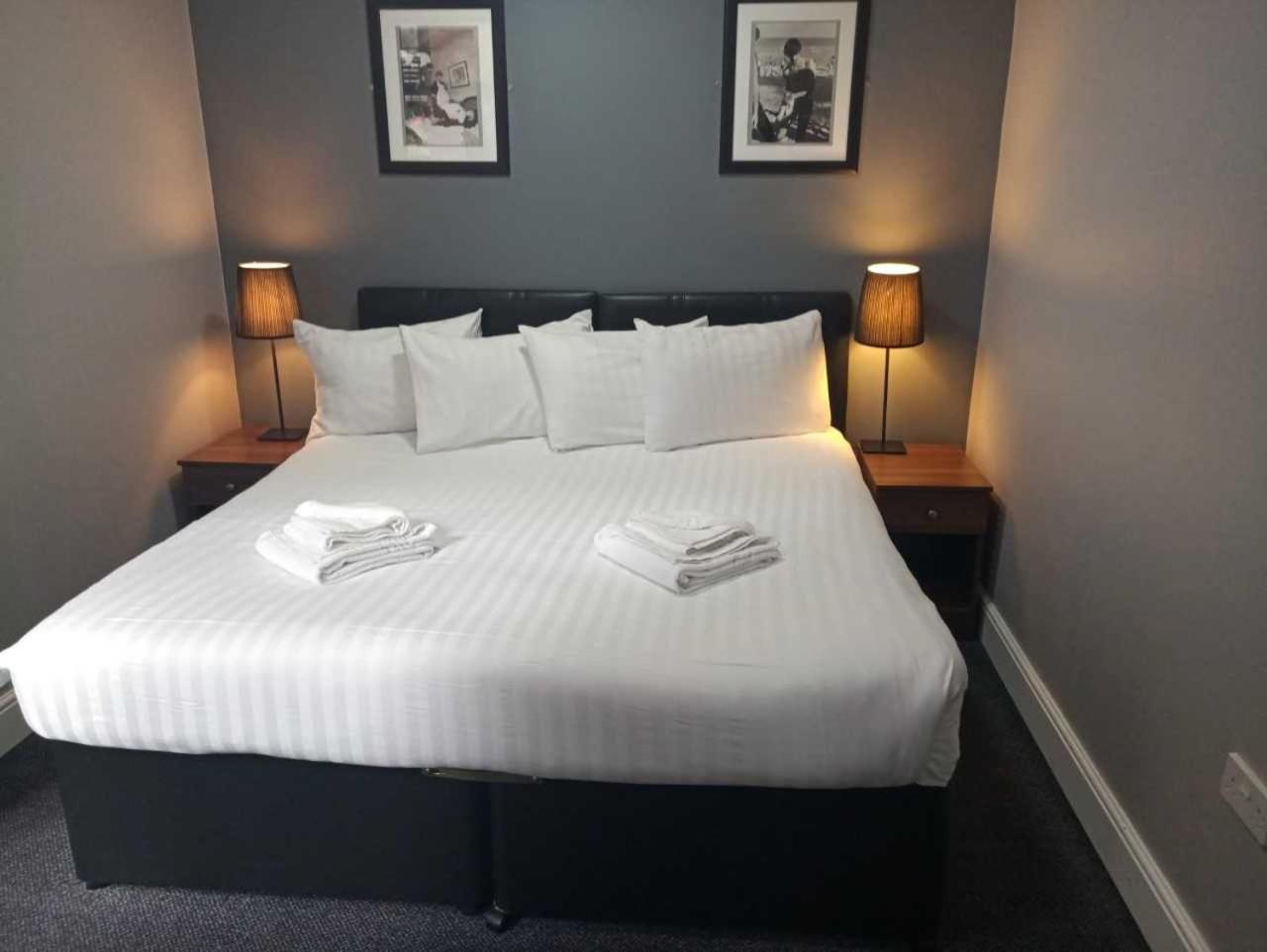 Double or Twin Room - Photo 2