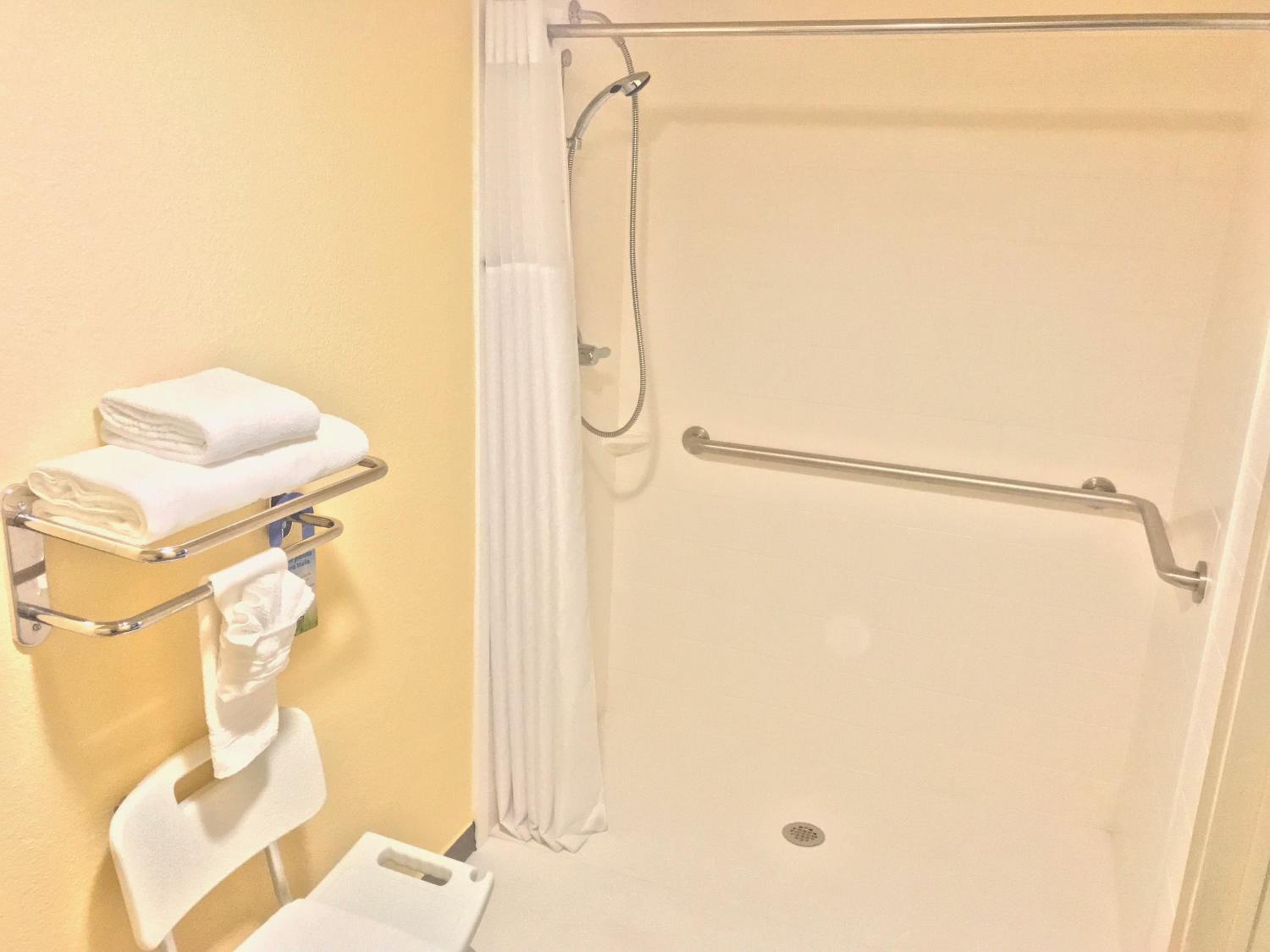 King Room with Roll-In Shower - Mobility/Hearing Accessible - Non-Smoking - Photo 5