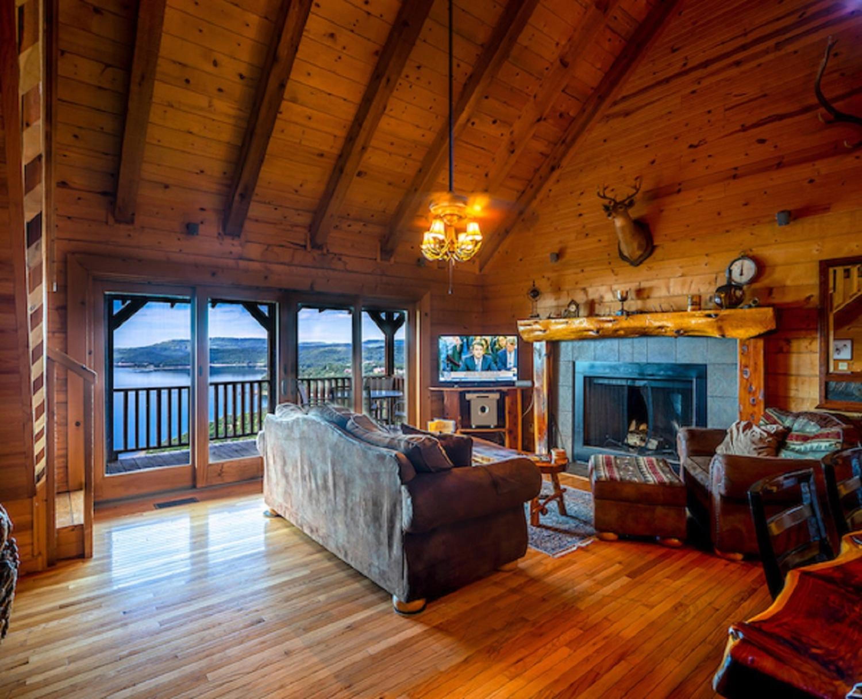 Family Room With Lake View photo 1