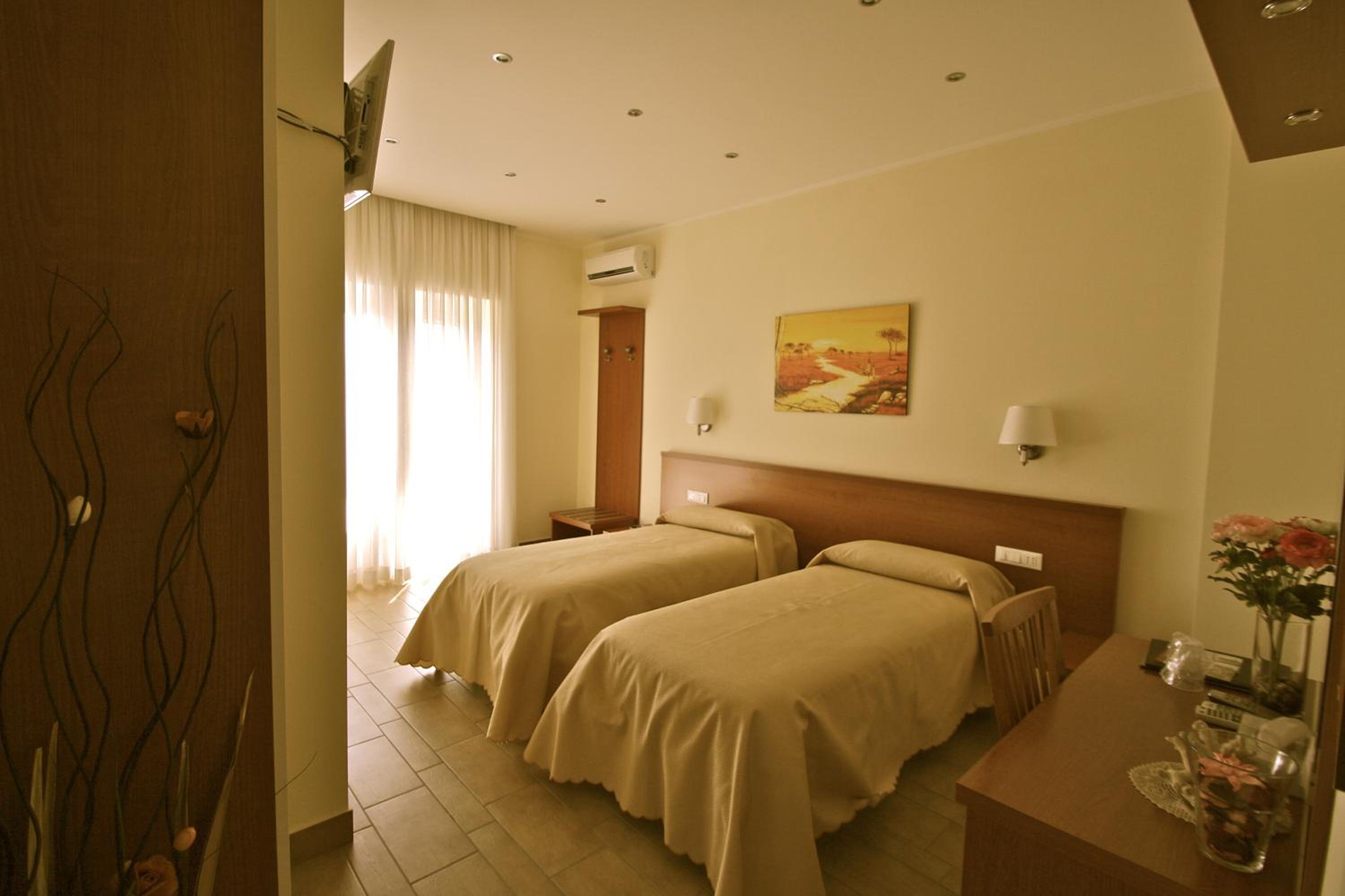 Deluxe Double or Twin Room photo 3