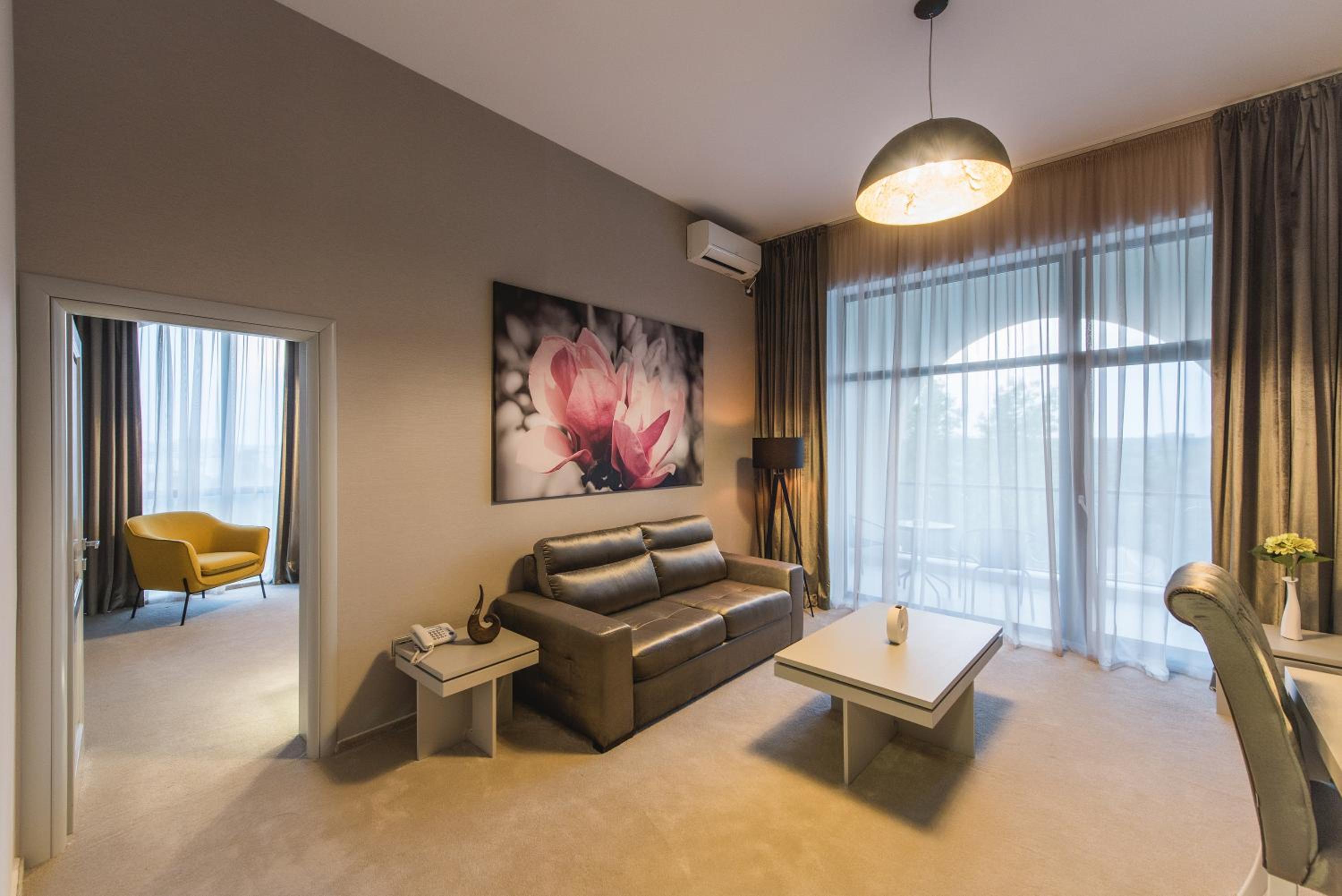 Apartment with Terrace - Photo 2