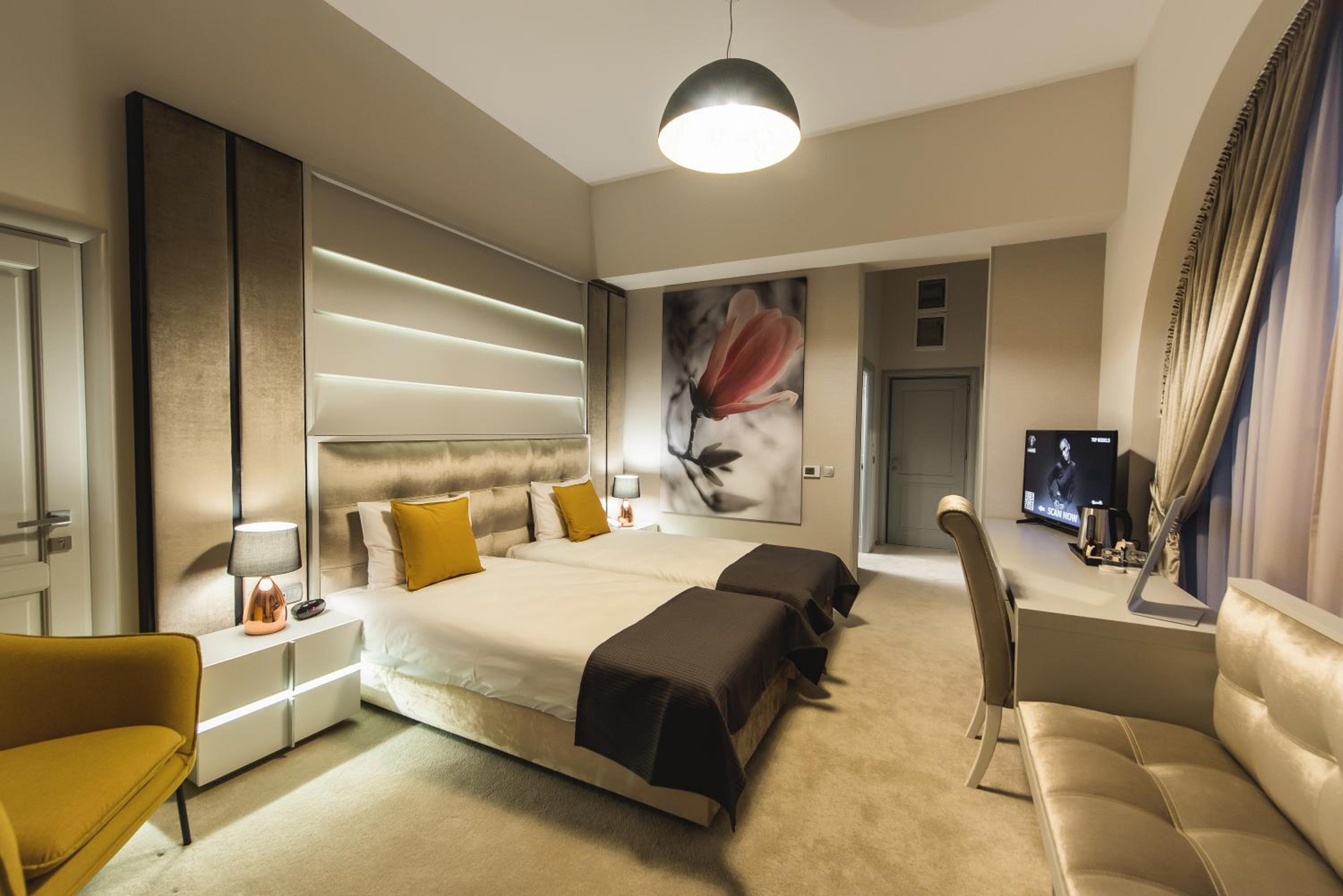 Deluxe Double or Twin Room with Balcony - Photo 7