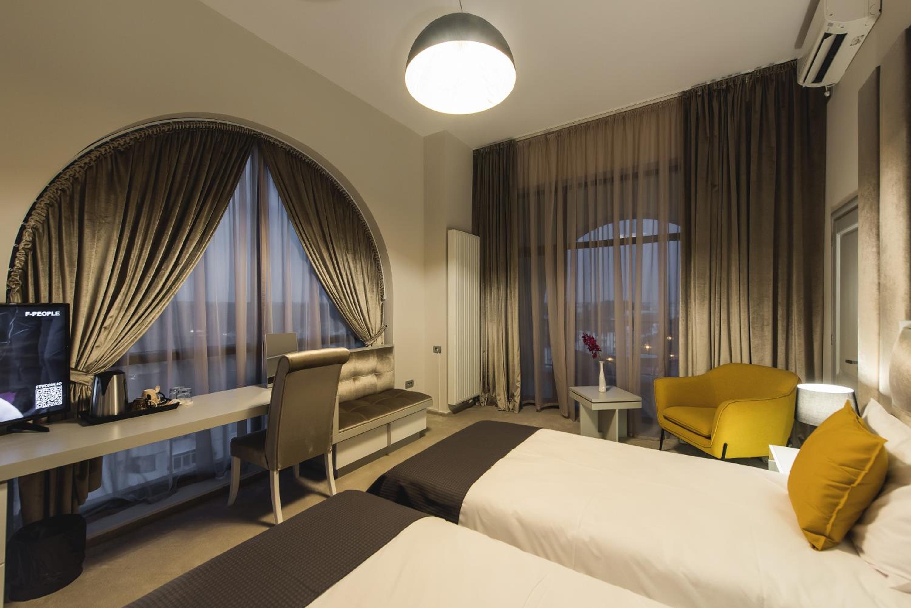Deluxe Double or Twin Room with Balcony - Photo 6