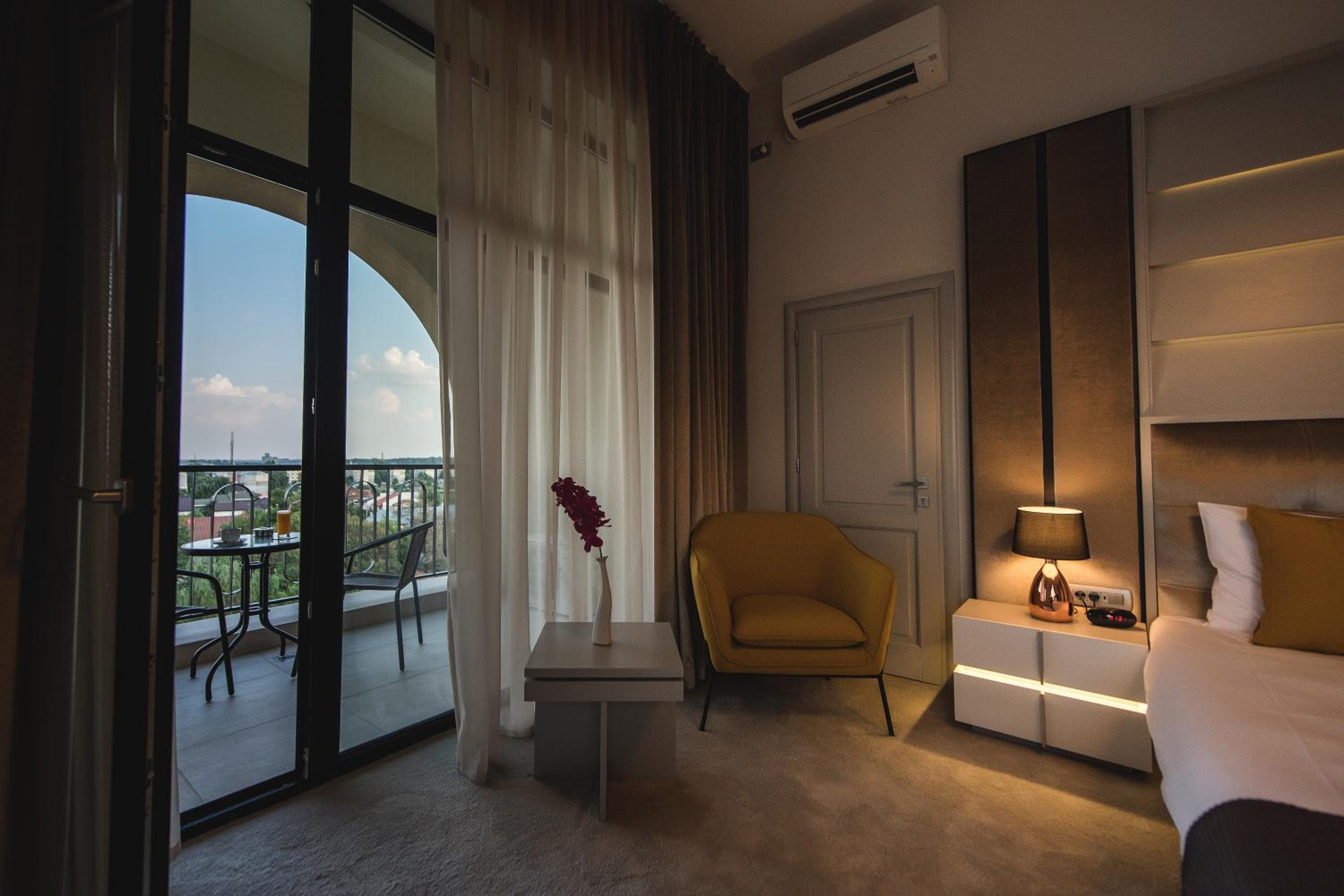 Deluxe Double or Twin Room with Balcony - Photo 5