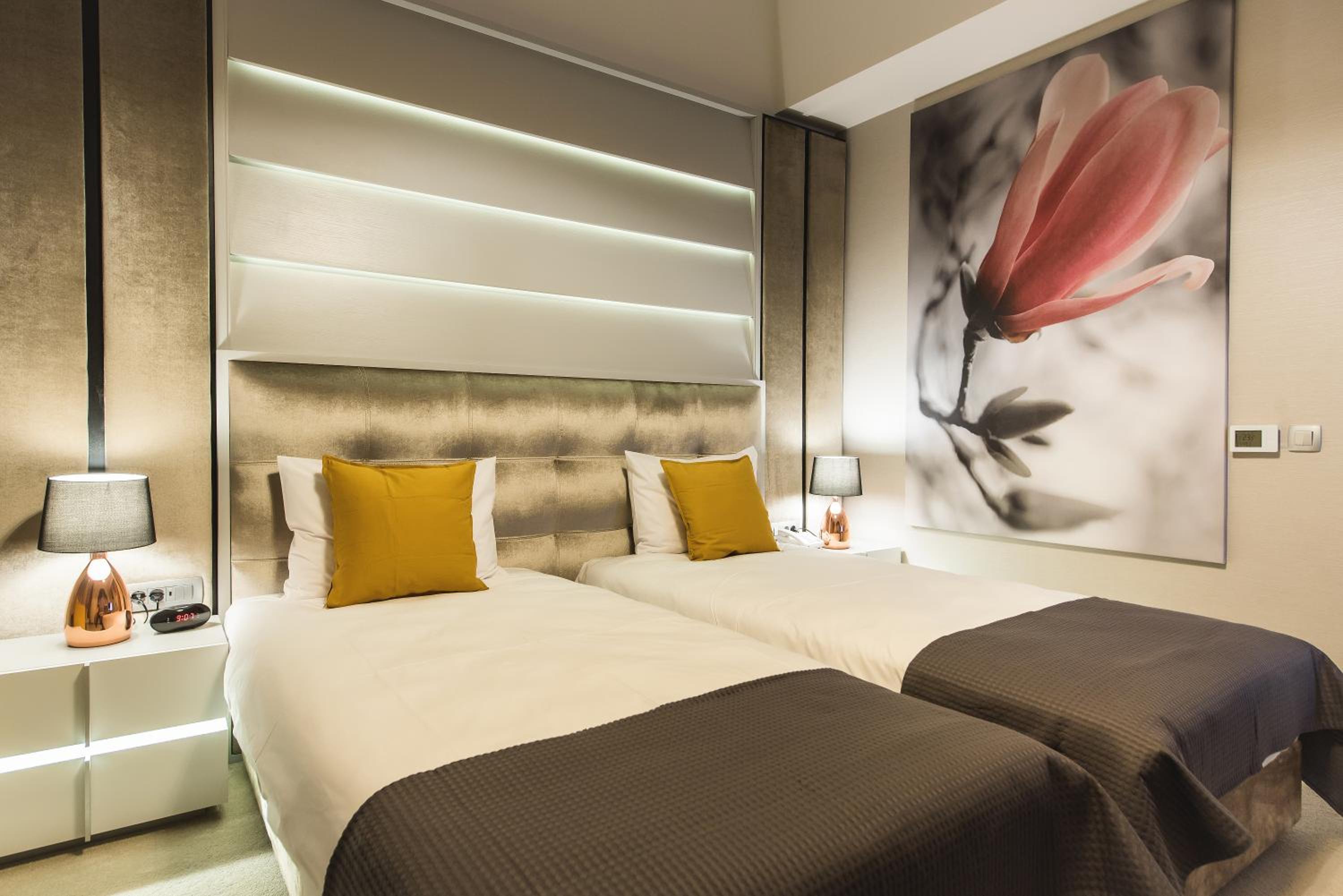 Deluxe Double or Twin Room with Balcony - Photo 4