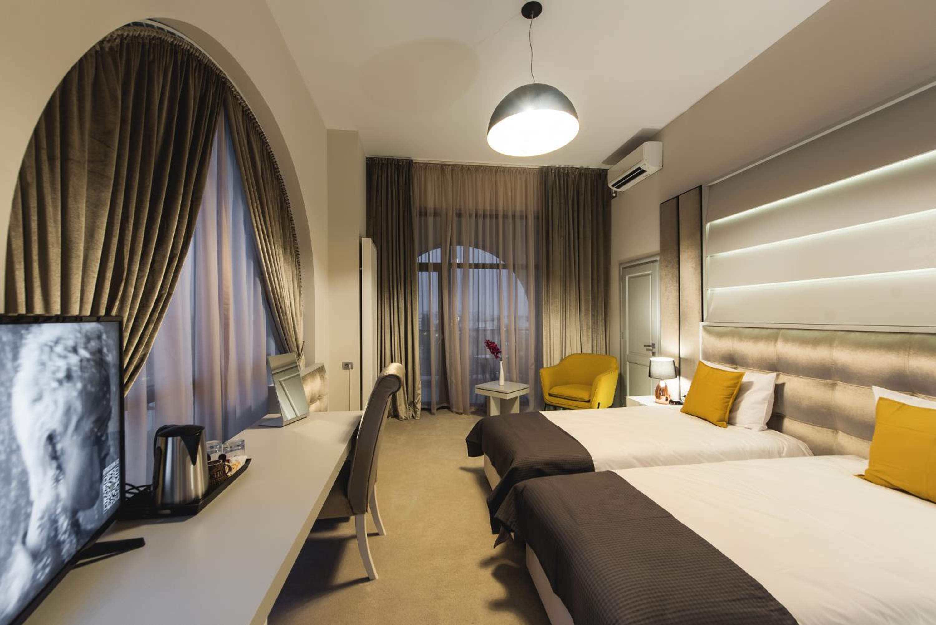 Deluxe Double or Twin Room with Balcony - Photo 3