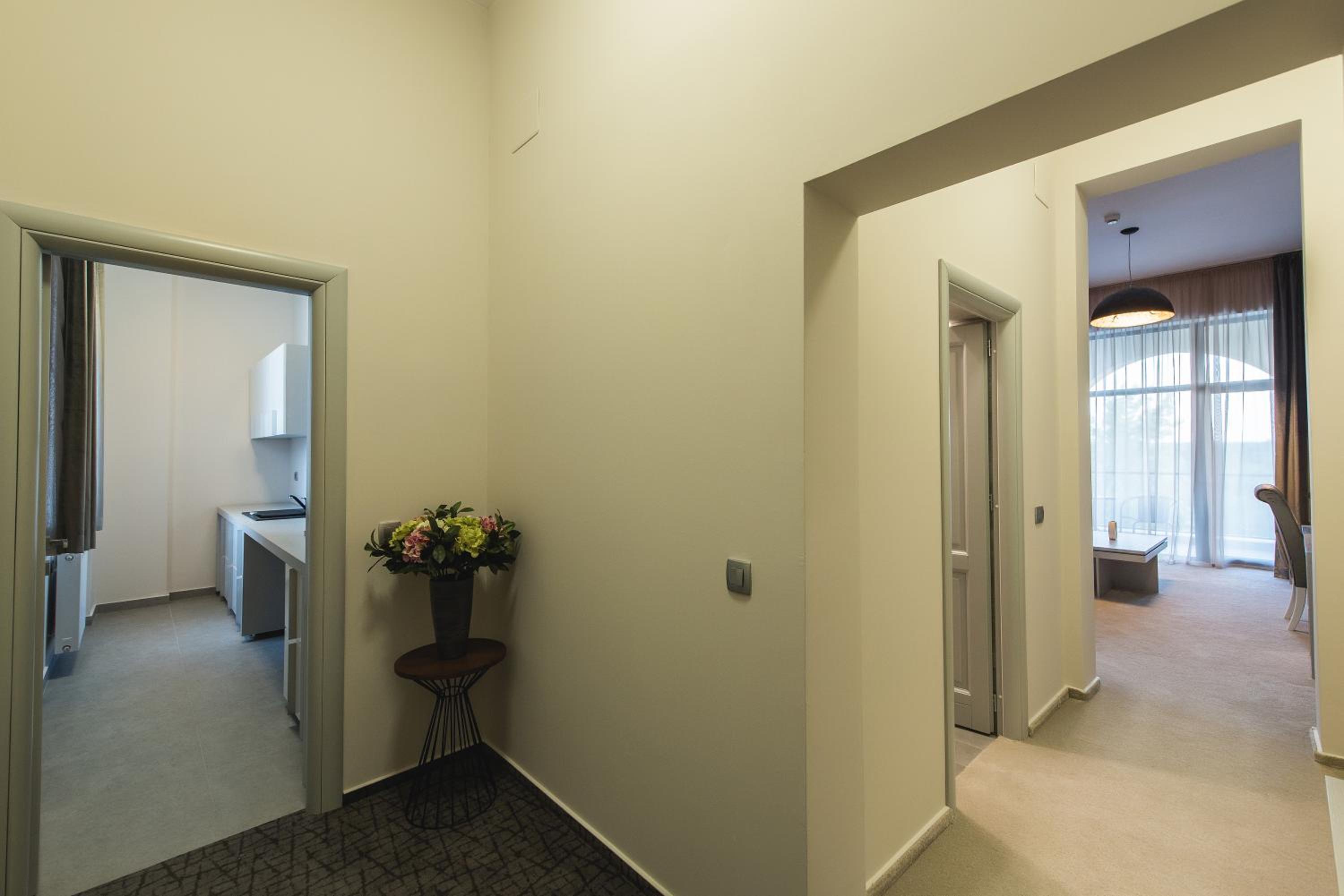 Apartment with Terrace - Photo 6