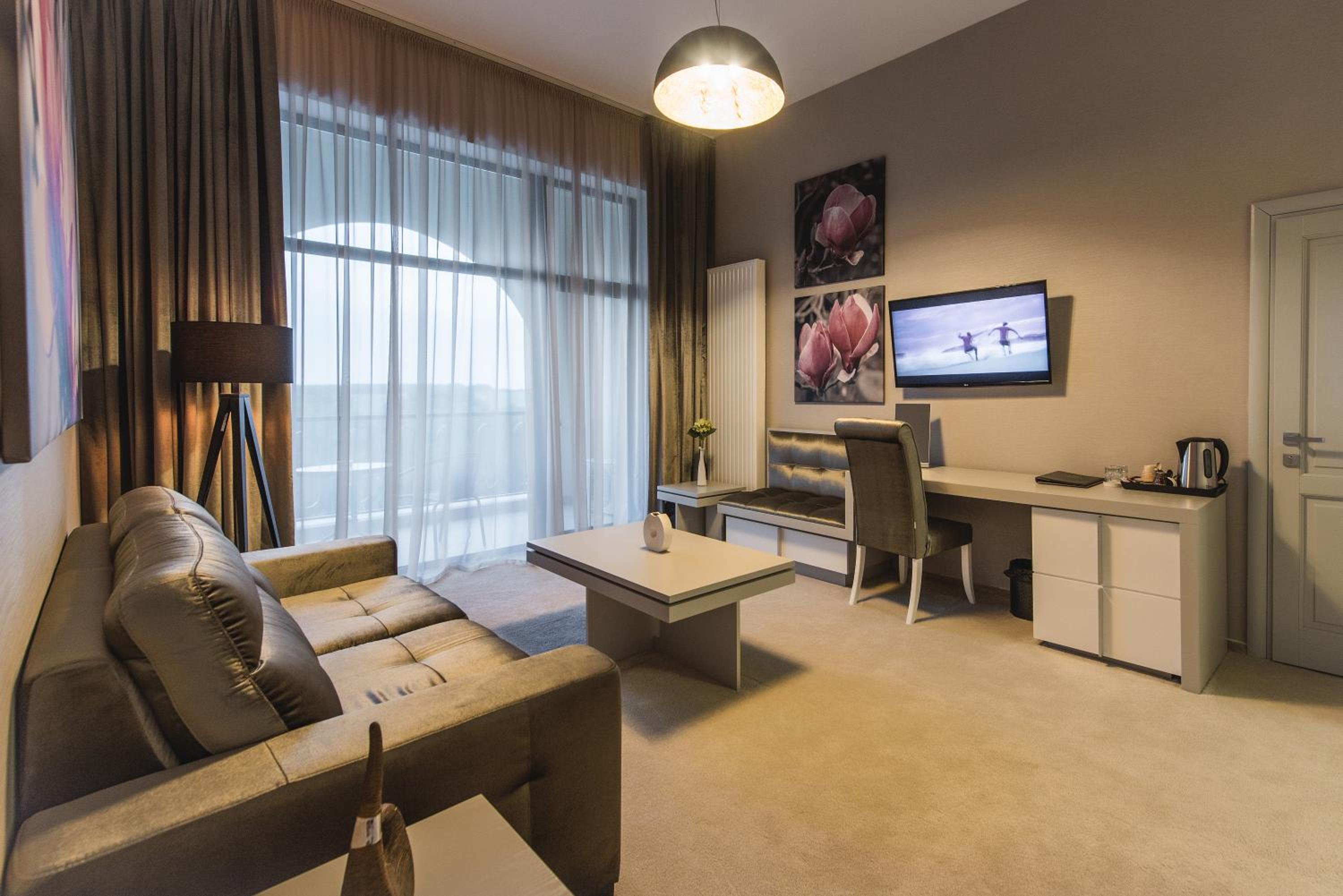 Apartment with Terrace - Photo 8