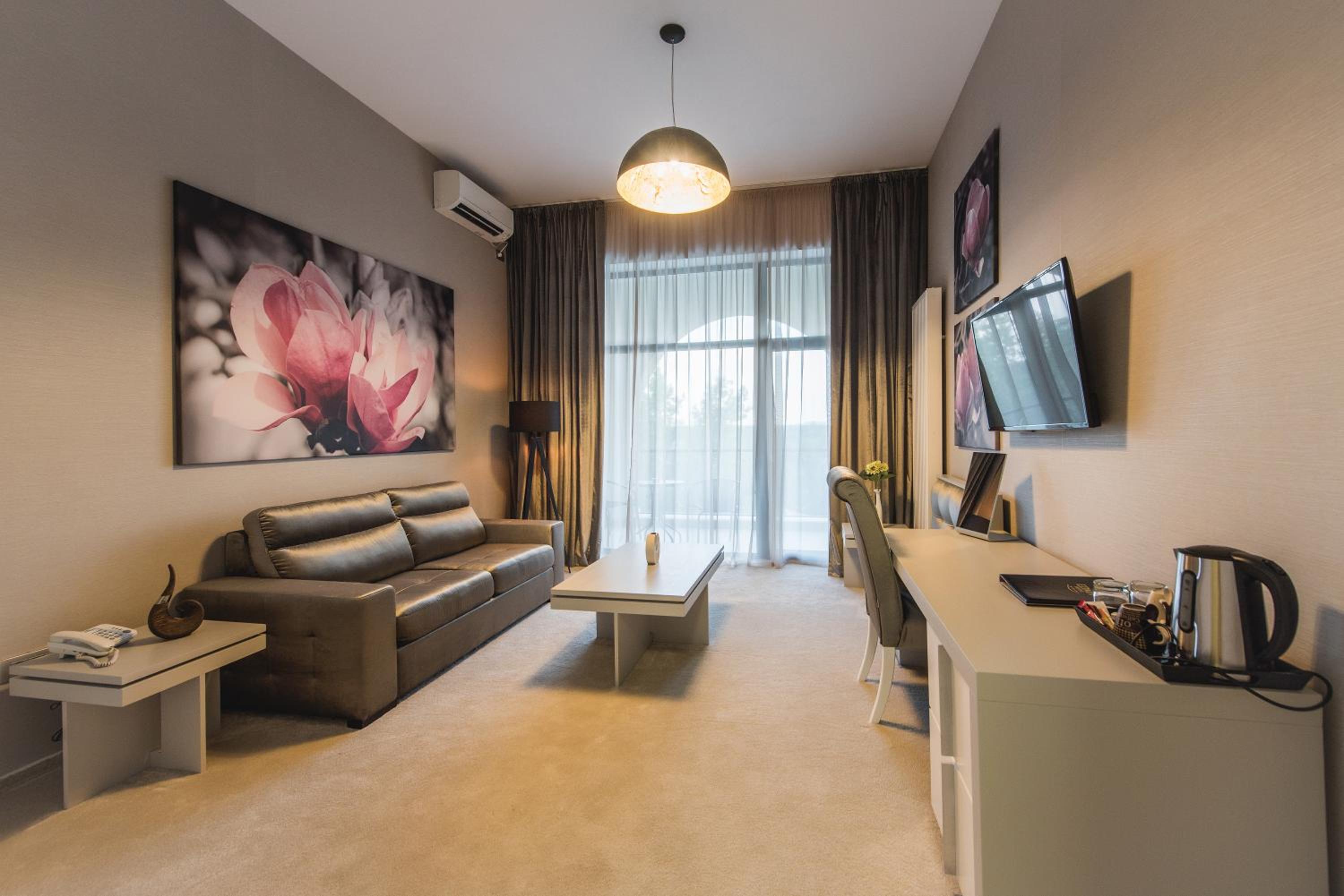 Apartment with Terrace - Photo 9