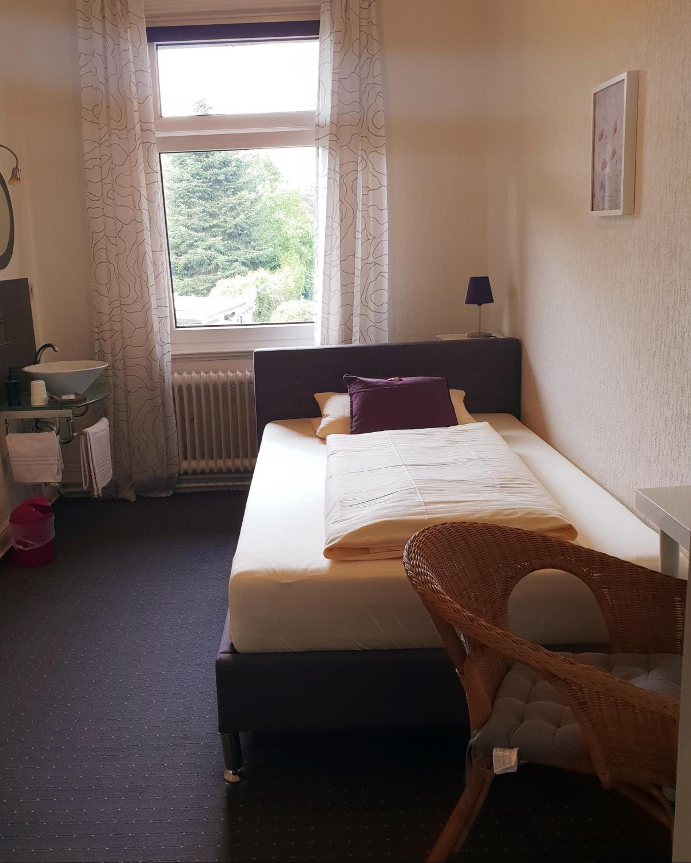 Single Room with Shared Shower and Toilet photo 3