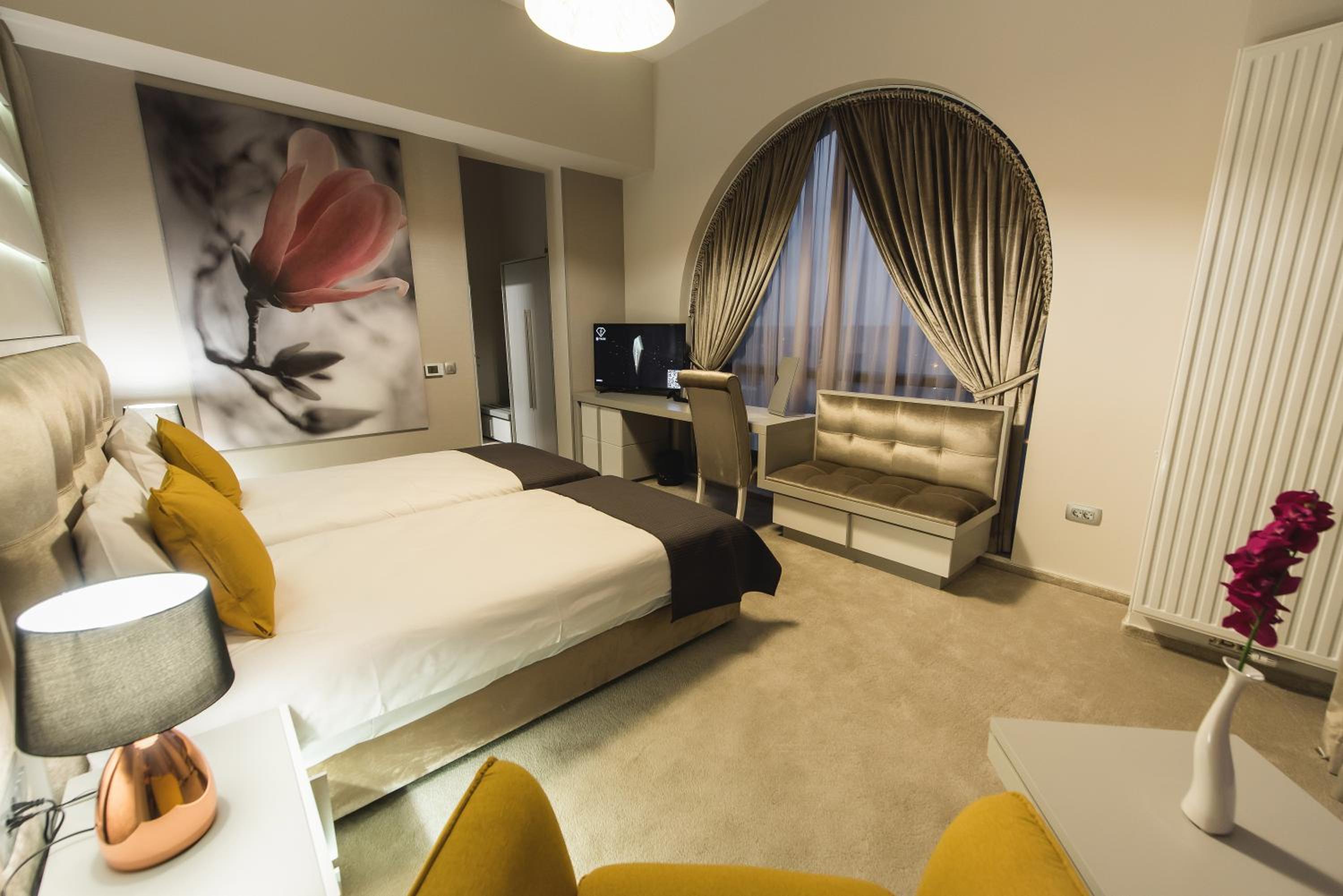 Deluxe Double or Twin Room with Balcony - Photo 1