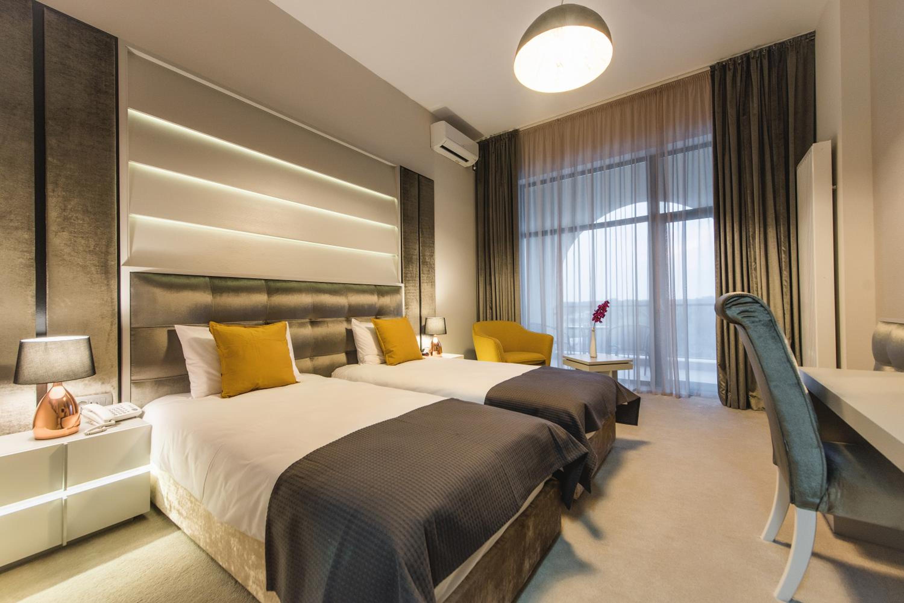 Standard Double or Twin Room with Balcony - Photo 2