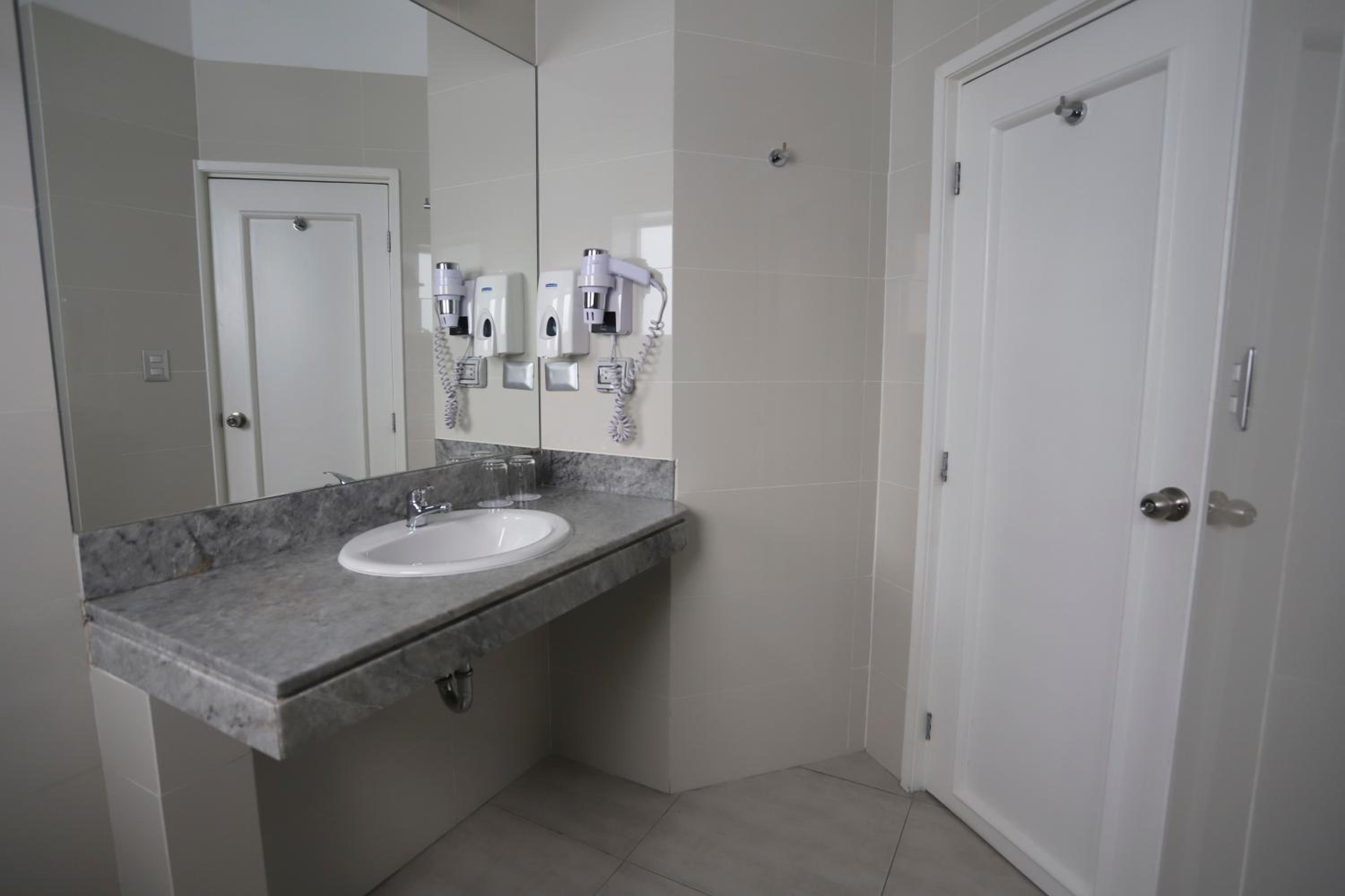 Traditional Twin Room - Photo 2