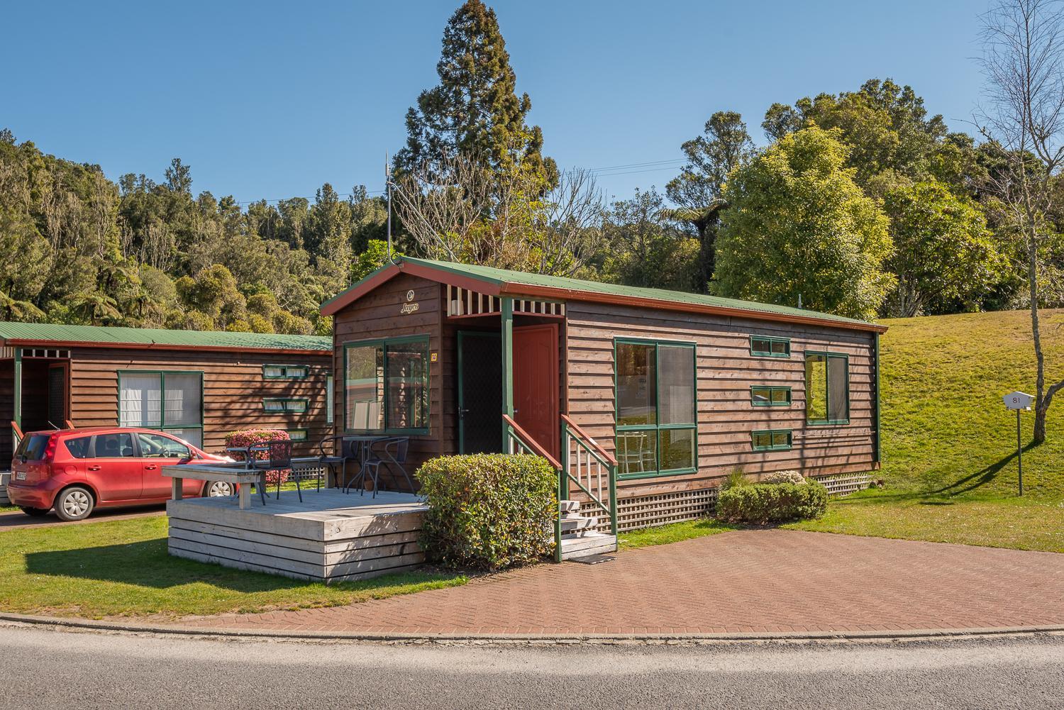 One-Bedroom Cabin with Ensuite