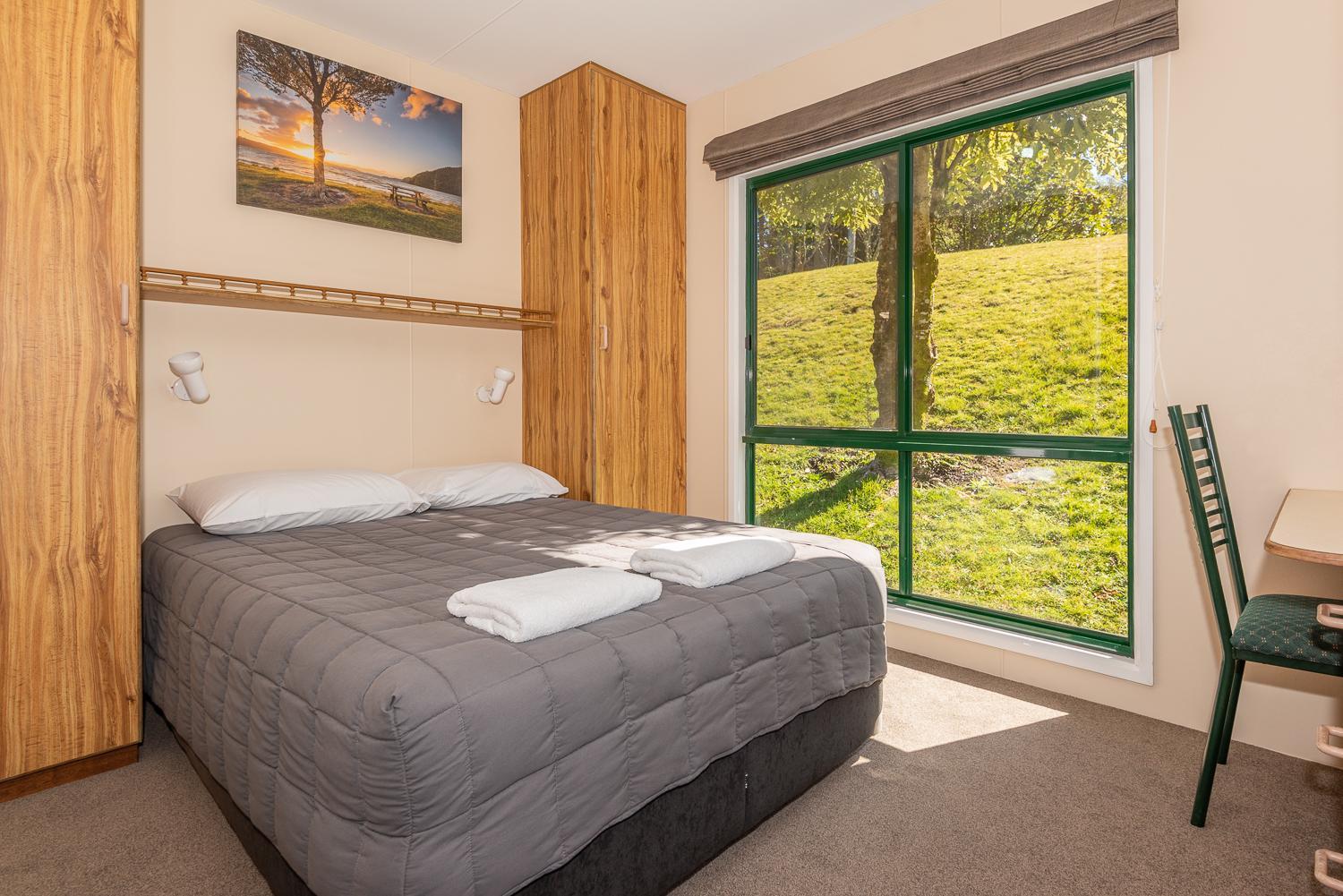 One-Bedroom Cabin with Ensuite