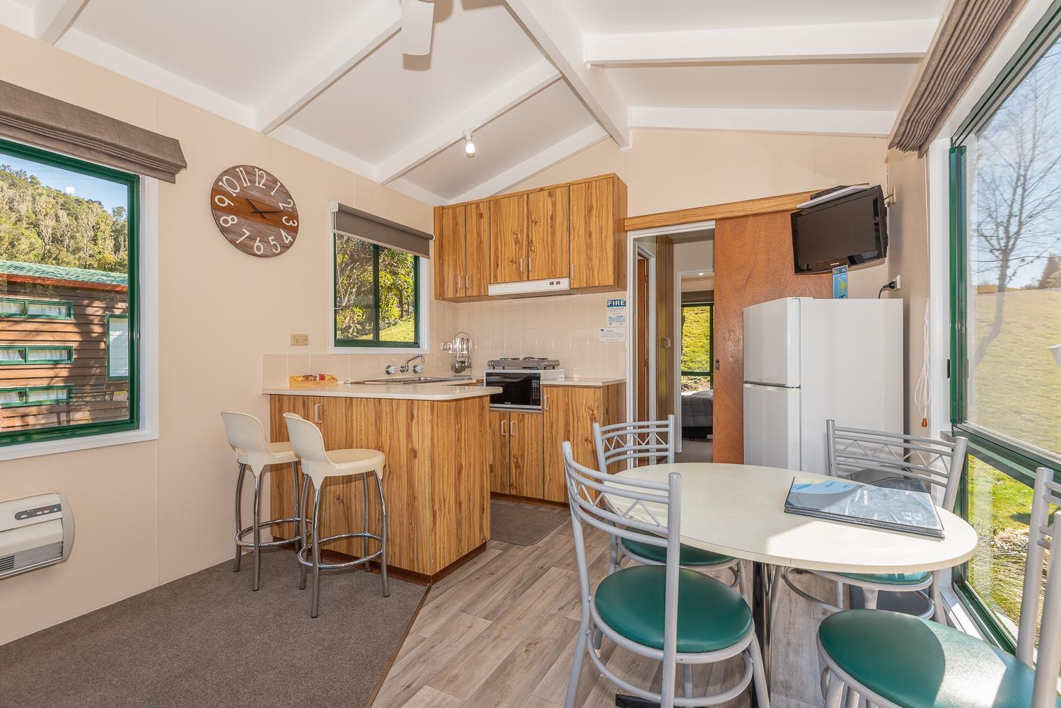One-Bedroom Cabin with Ensuite thumbnail 6
