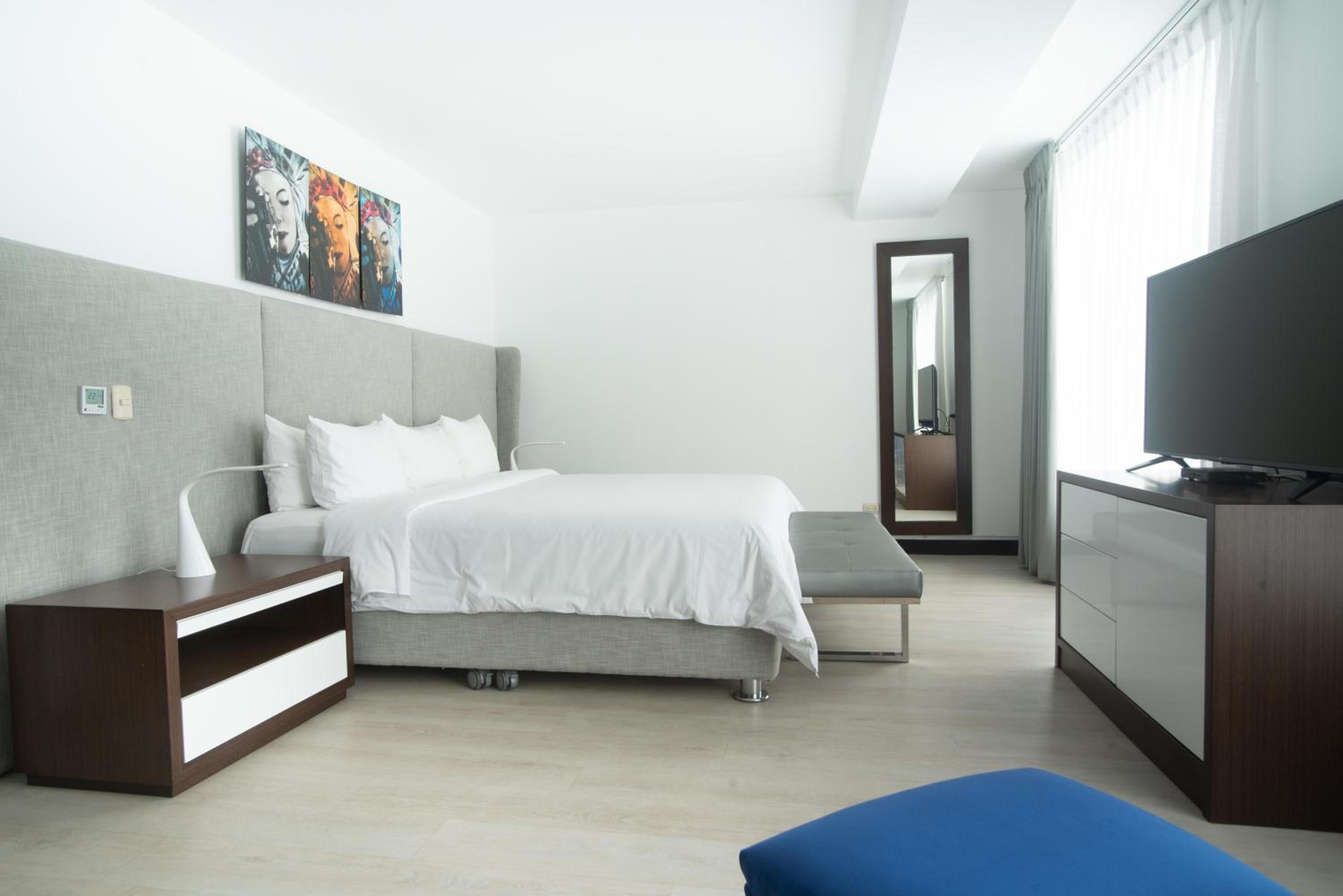 King Studio Suite