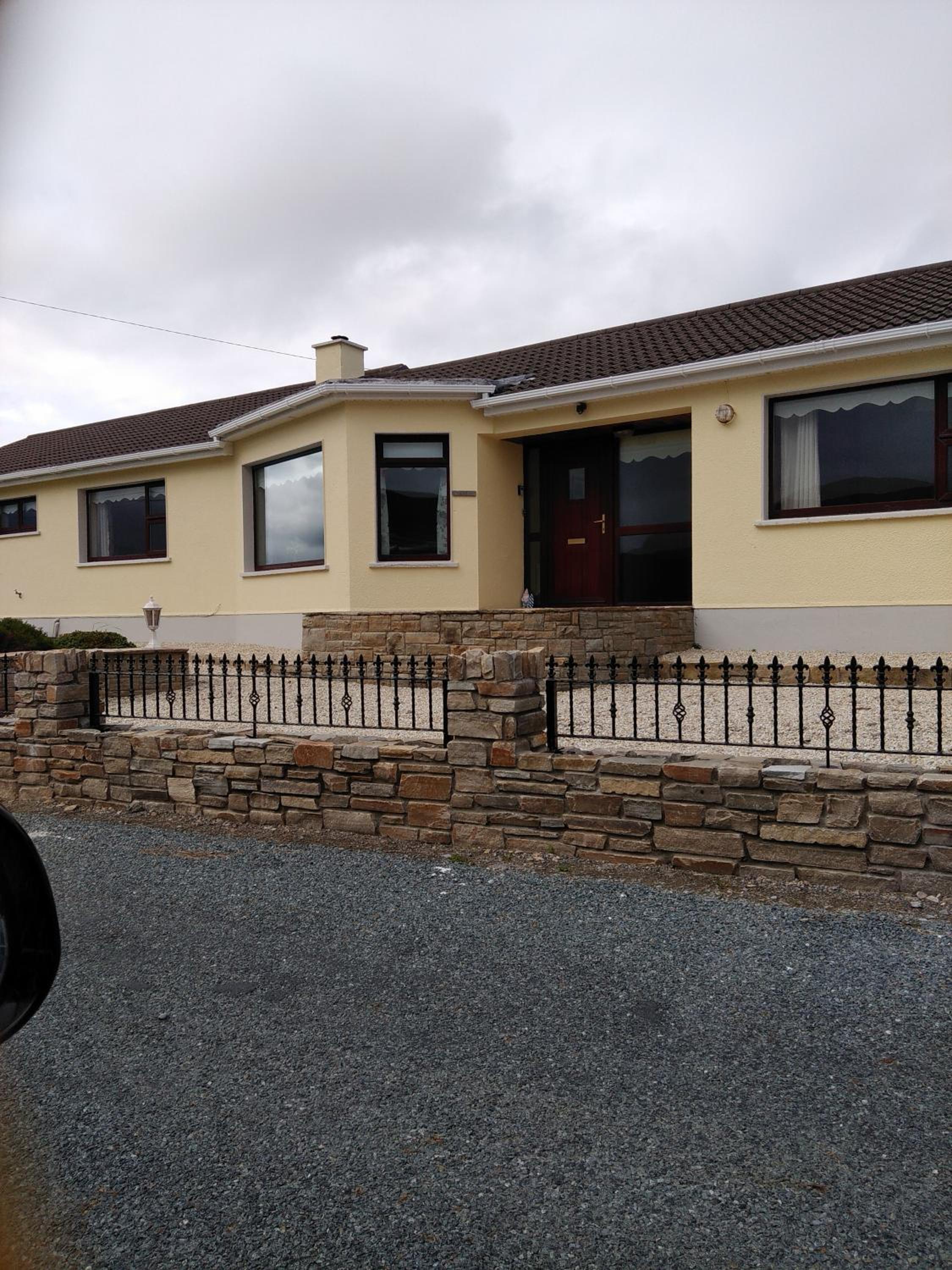 Five-Bedroom House photo 2