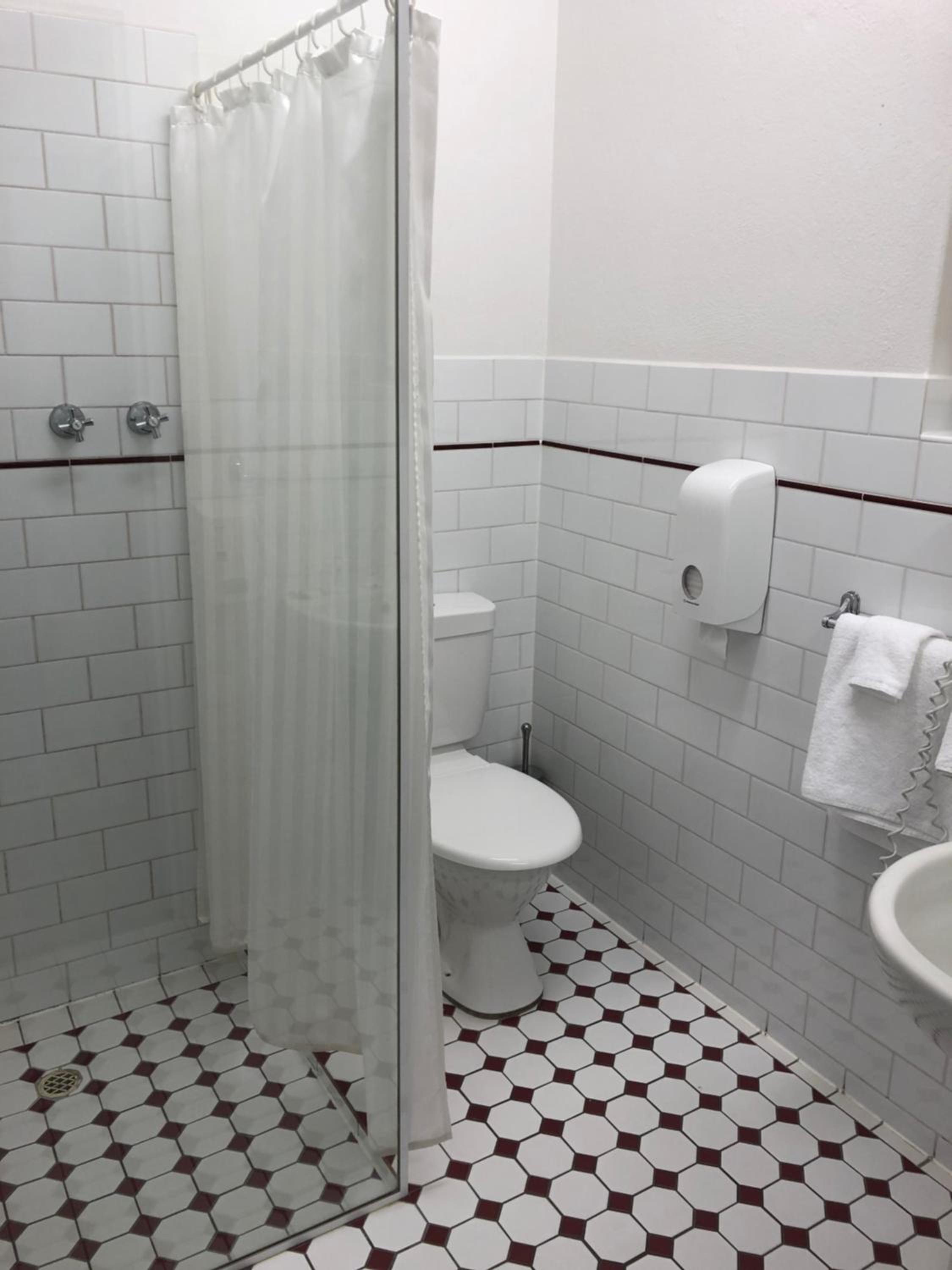 Standard Double or Twin Room - Photo 7