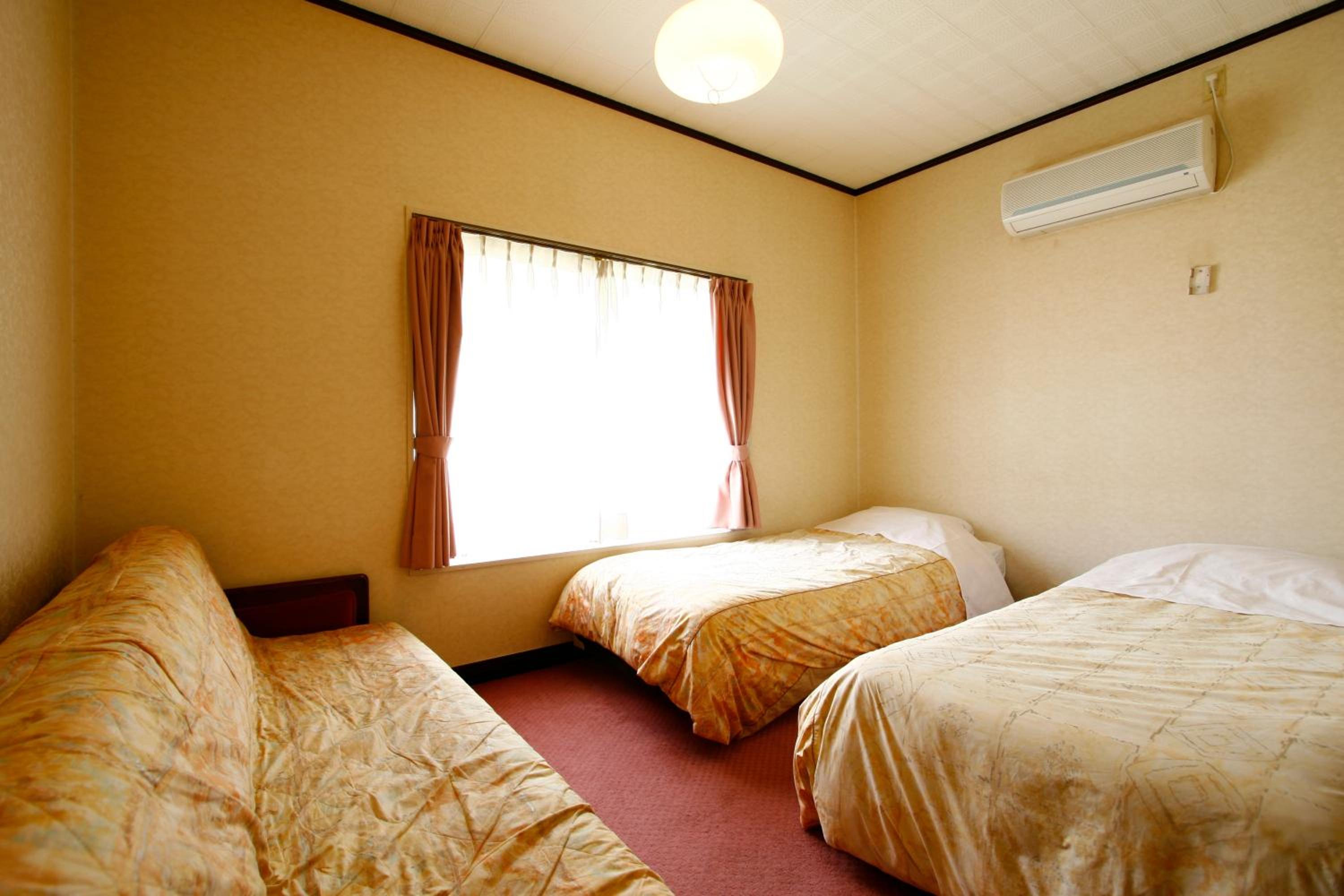 Double Or Twin Room With Private Bathroom photo 1