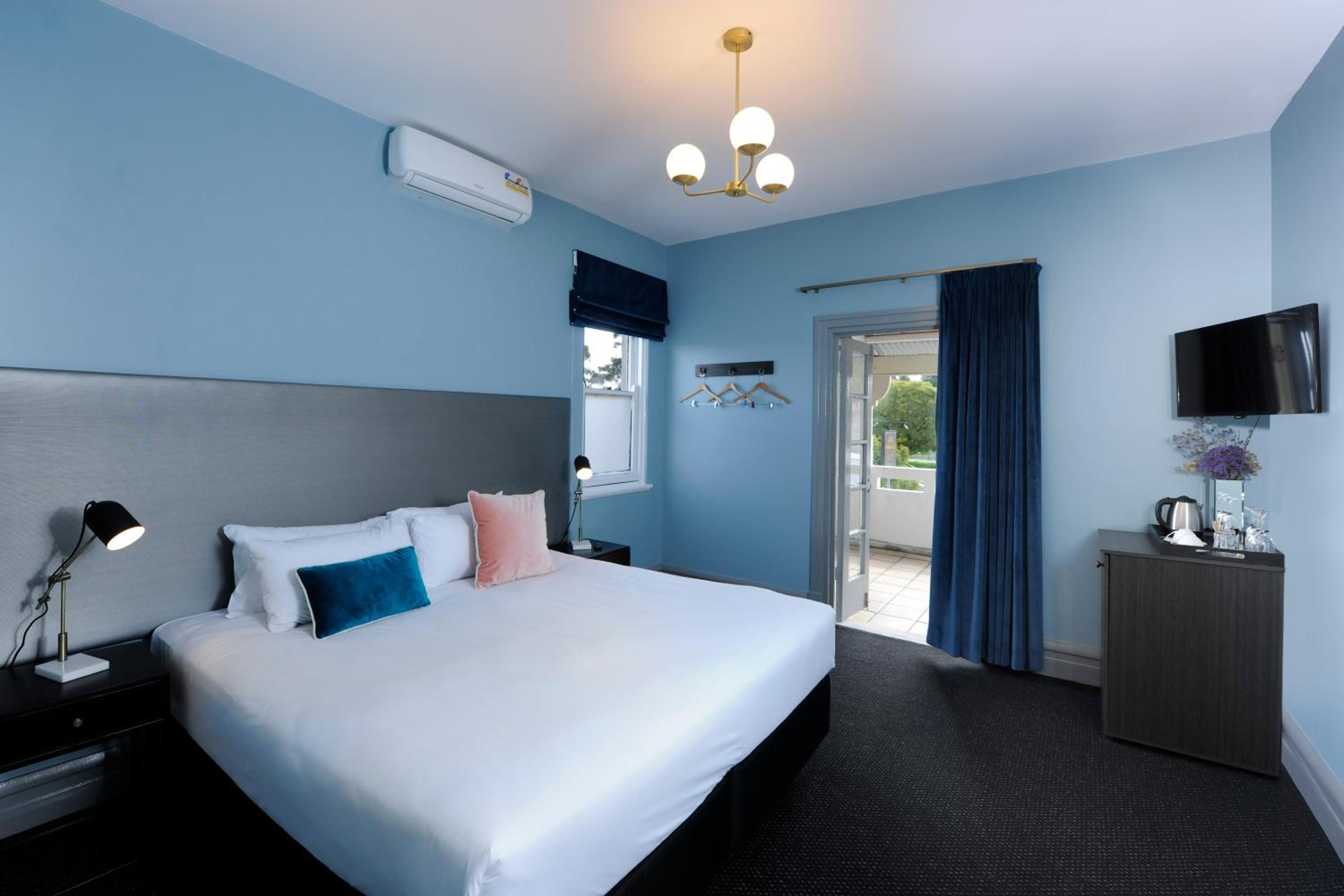 Superior King Suite