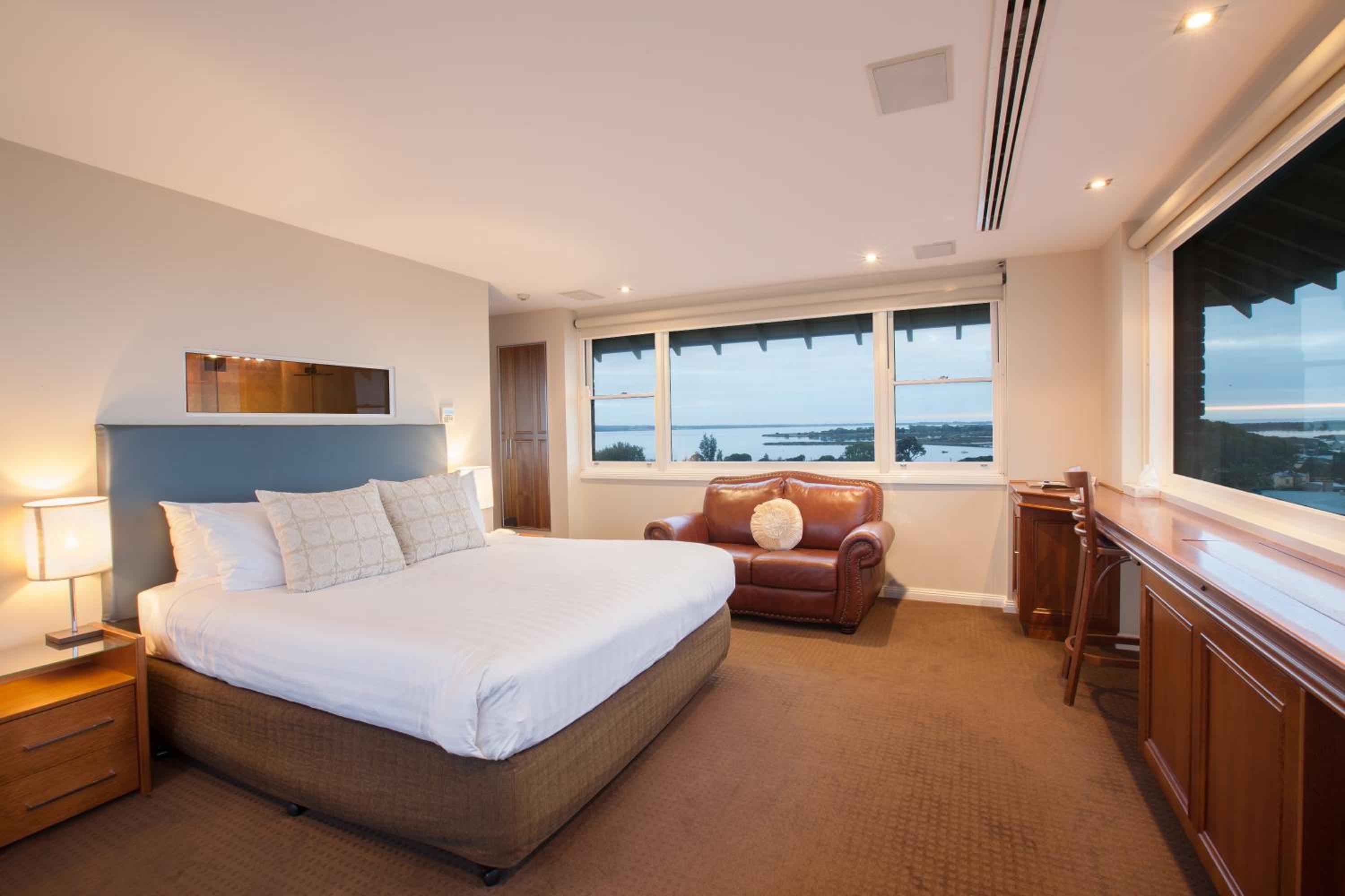 Turret Suite - Photo 4