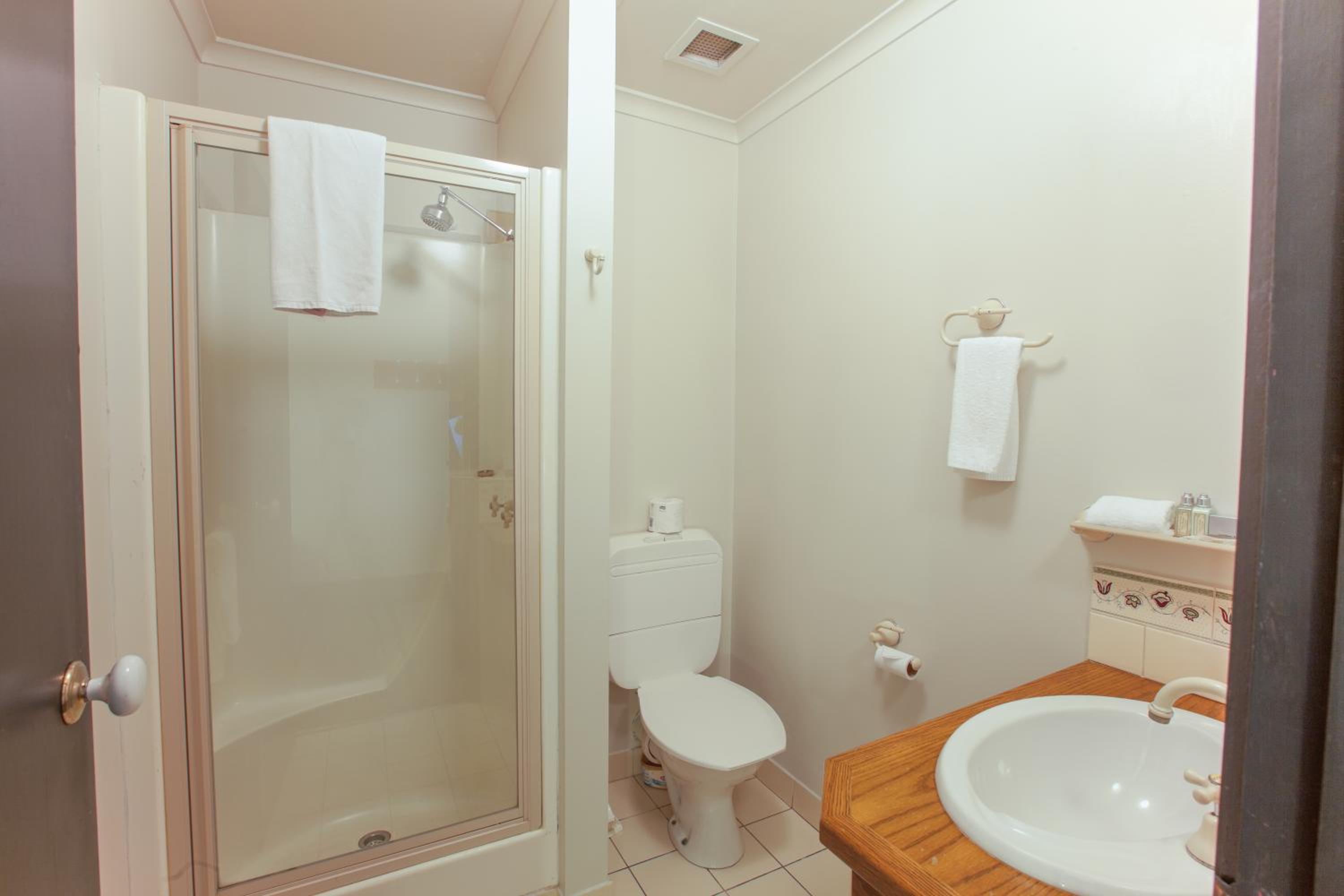Classic Double Room with Balcony - Photo 2