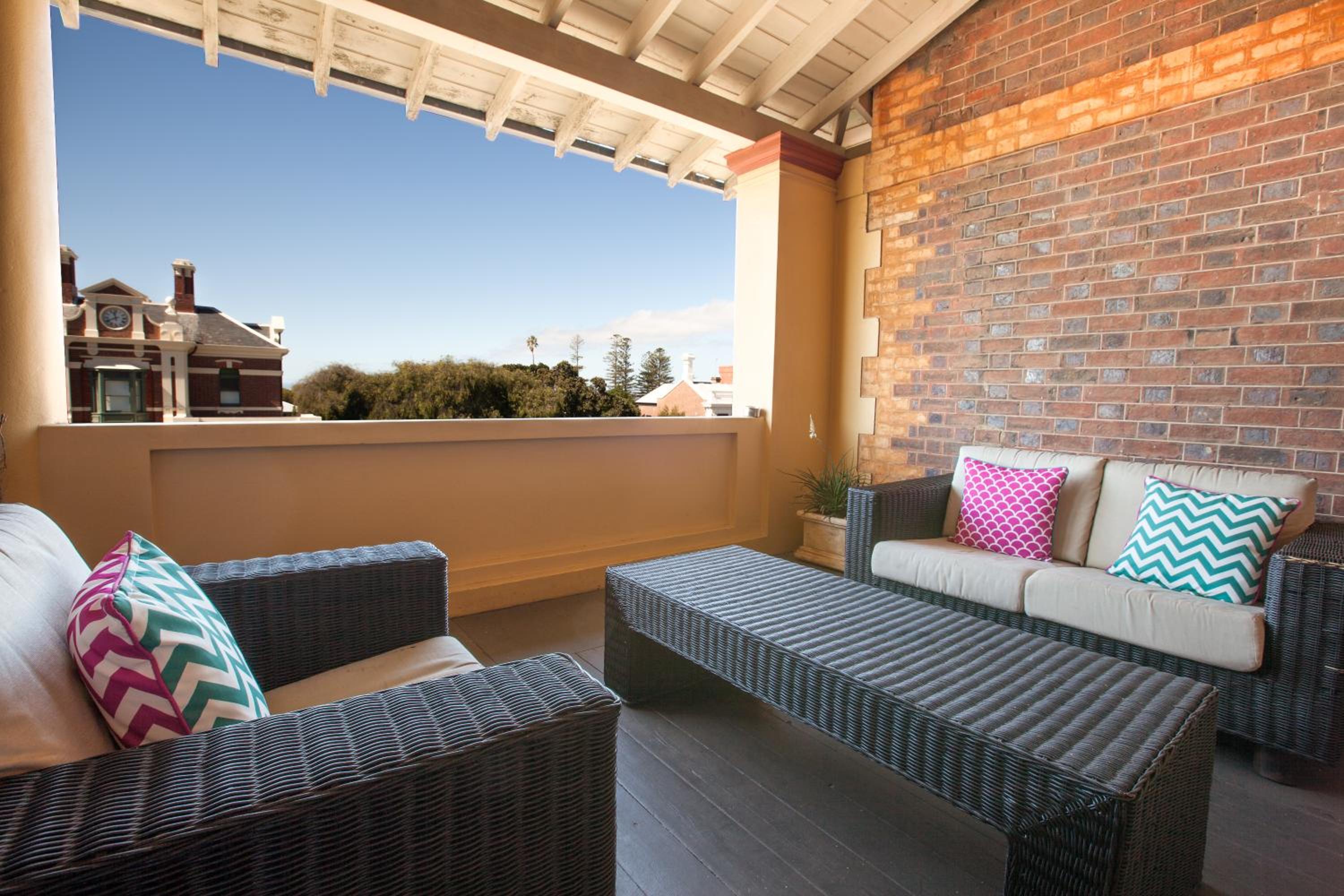 Classic Double Room with Balcony - Photo 3
