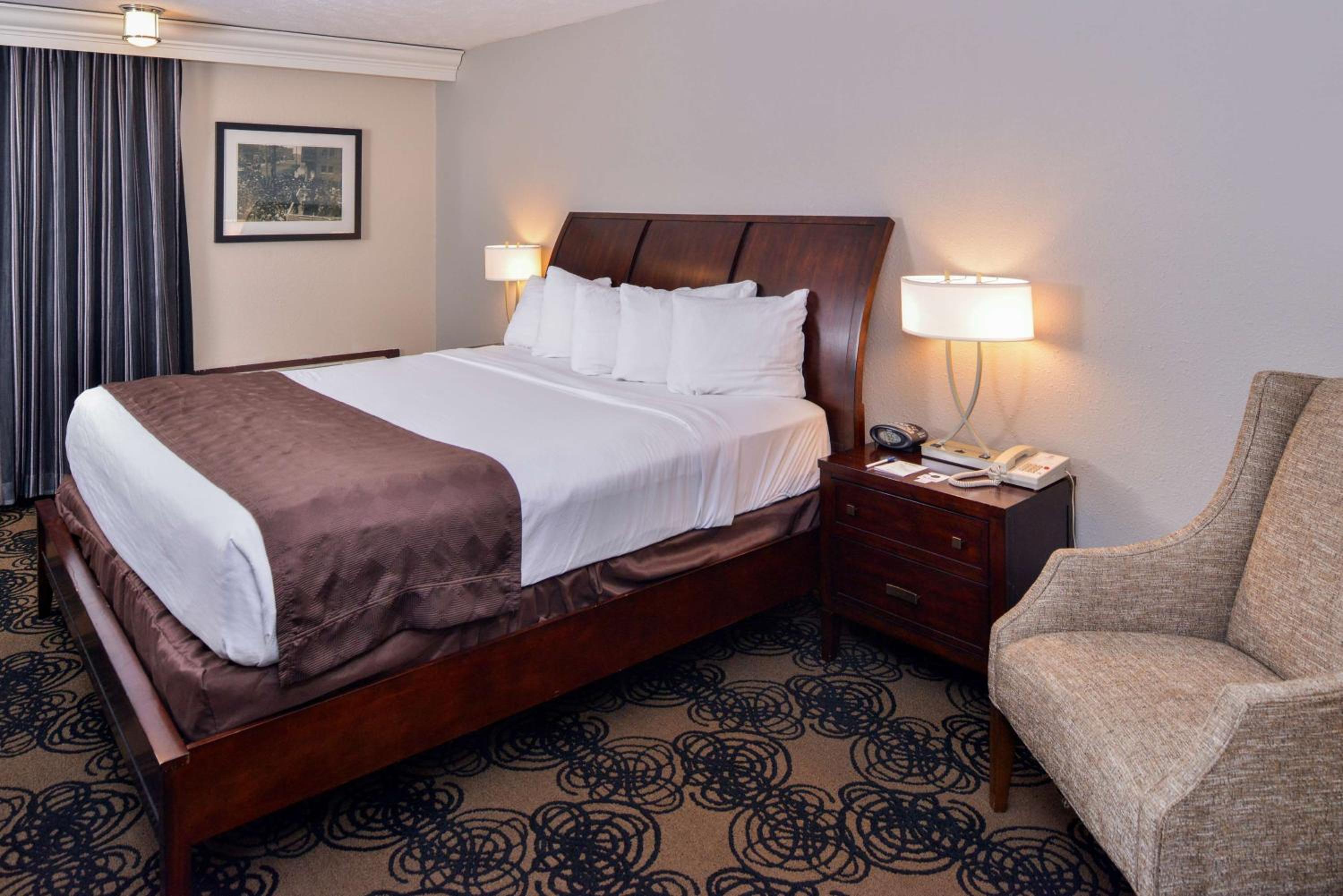 King Suite with Sofa Bed - Non-Smoking - Photo 1