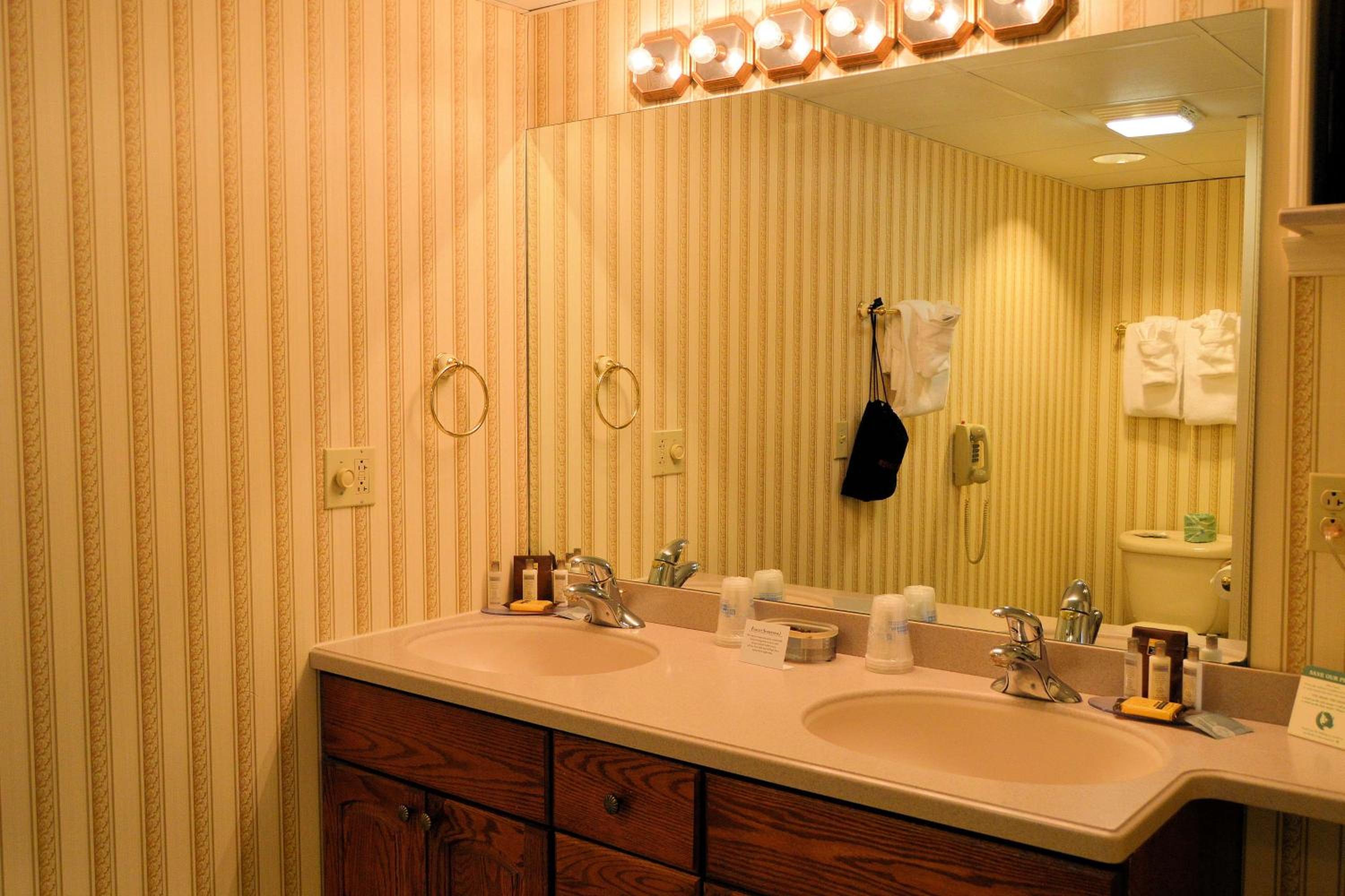 King Room - Non-Smoking photo 2