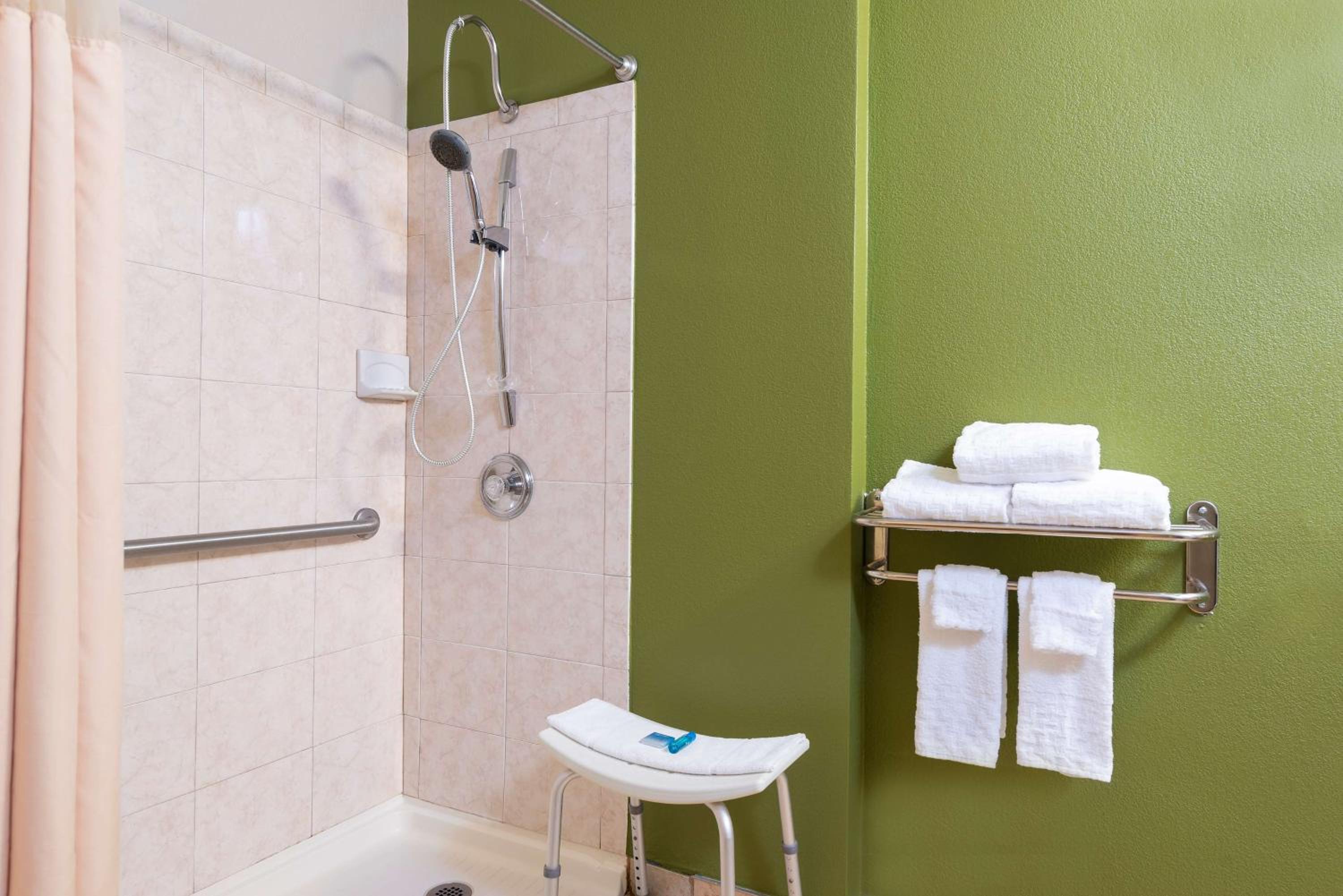 King Room with Roll-in Shower - Disability Access/Non-Smoking