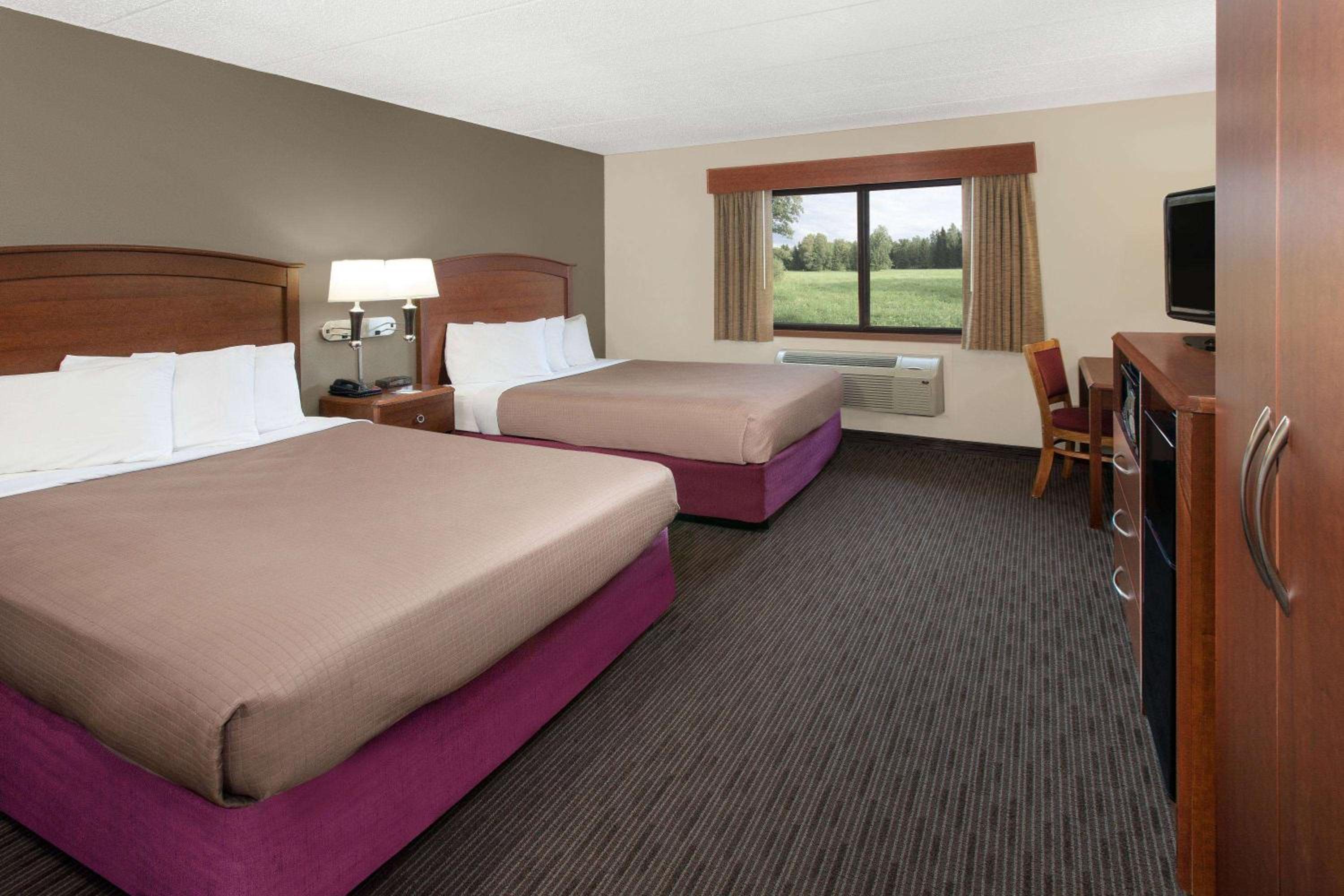 Queen Room with Two Queen Beds - Non-Smoking photo 1