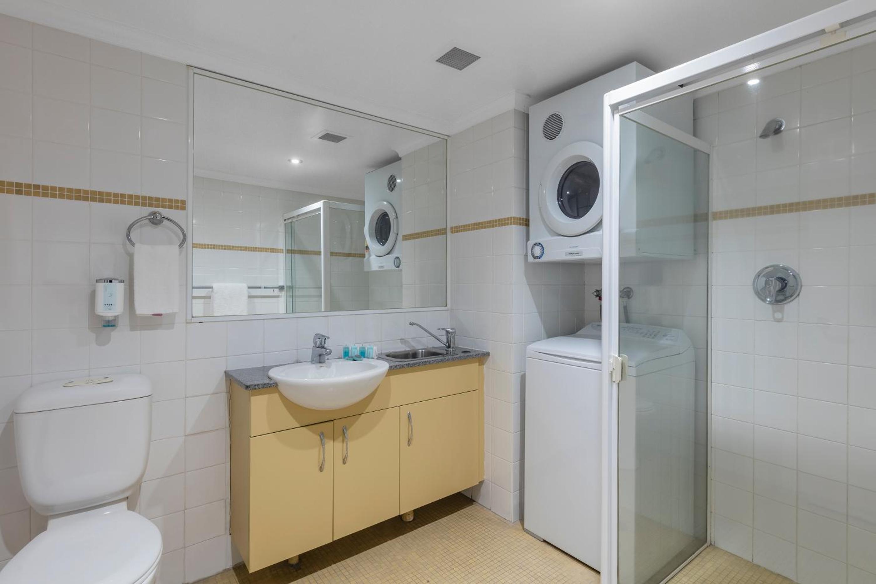 One-Bedroom Apartment thumbnail 6