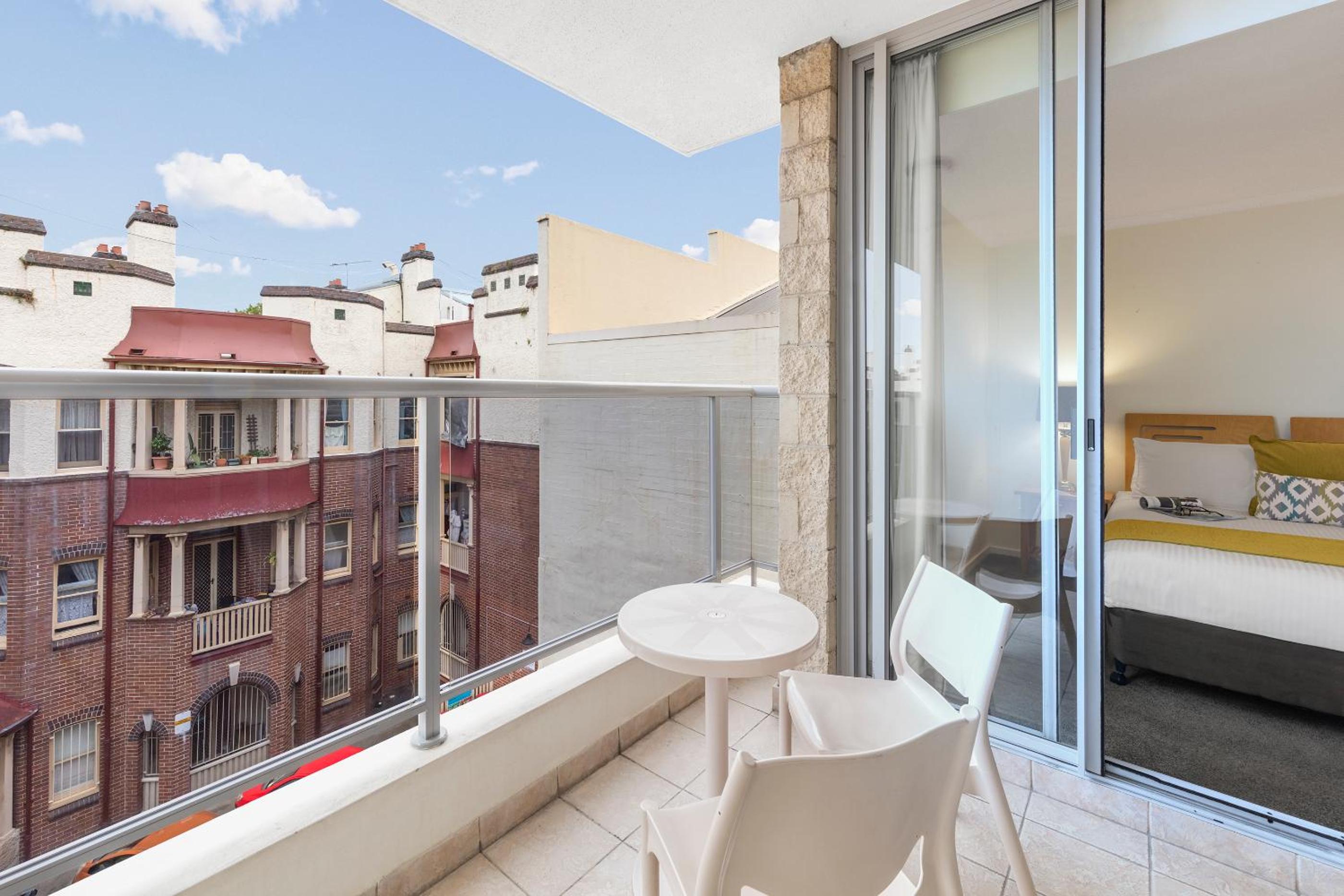 One-Bedroom Apartment thumbnail 6