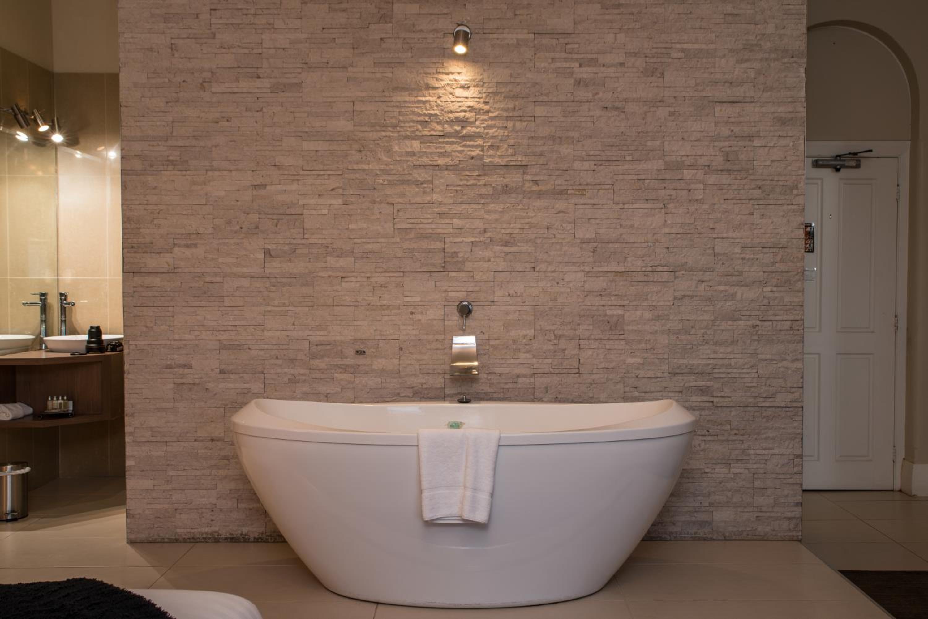 Executive Tower Suite - Photo 3