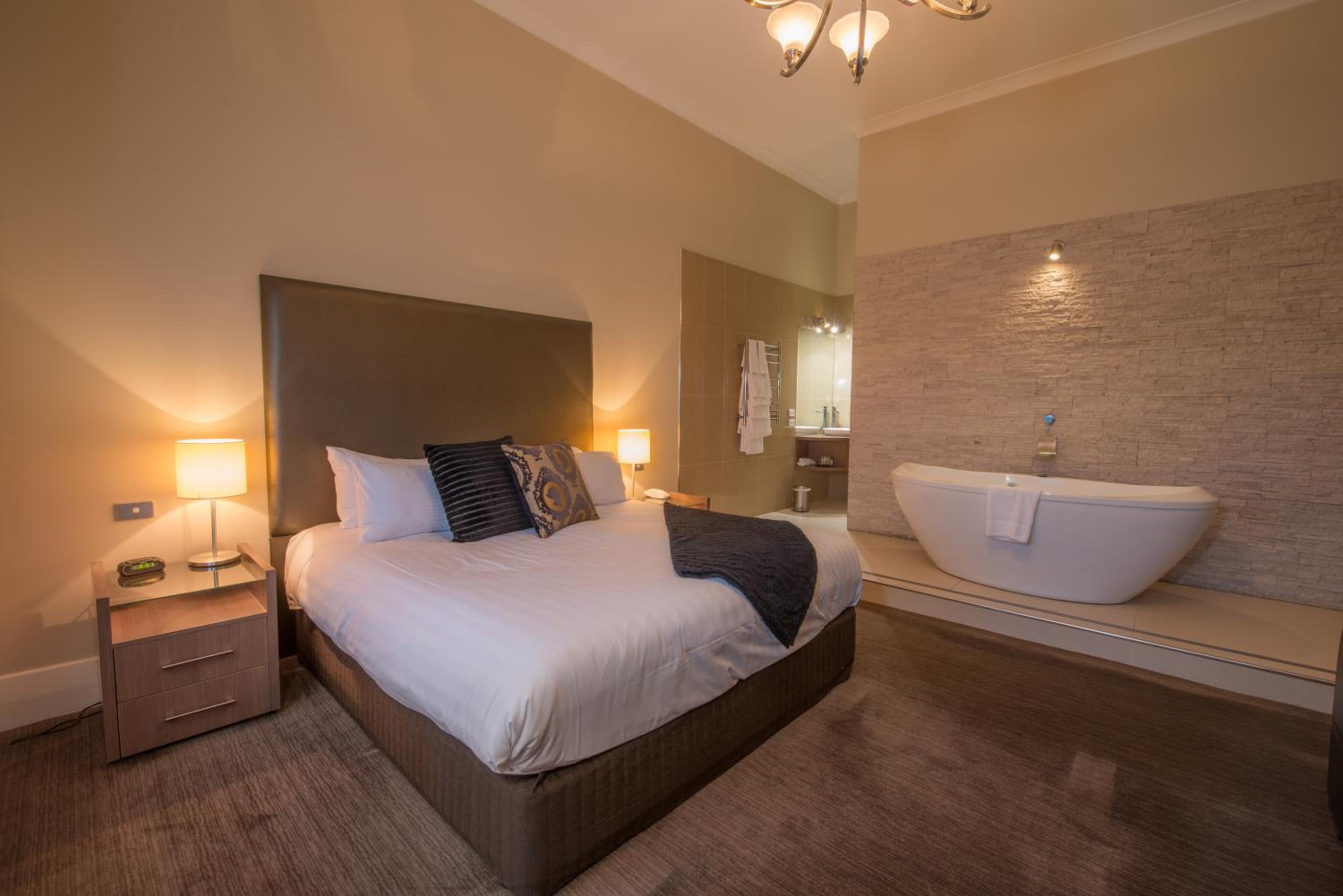 Bayview Tower Suite - Photo 3