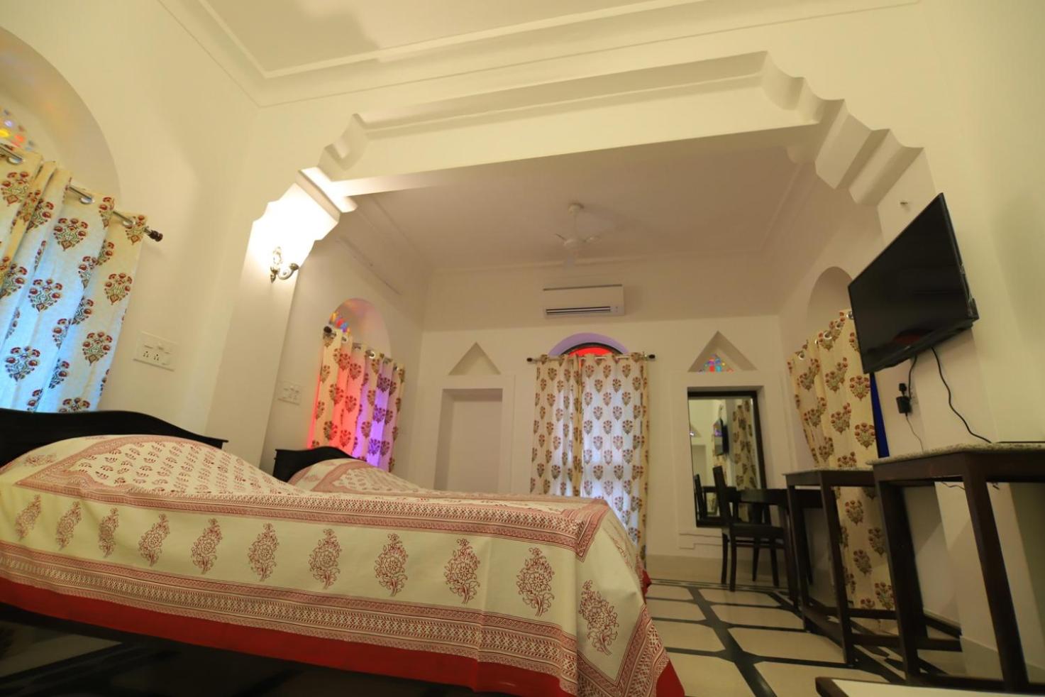 Deluxe Double or Twin Room photo 2