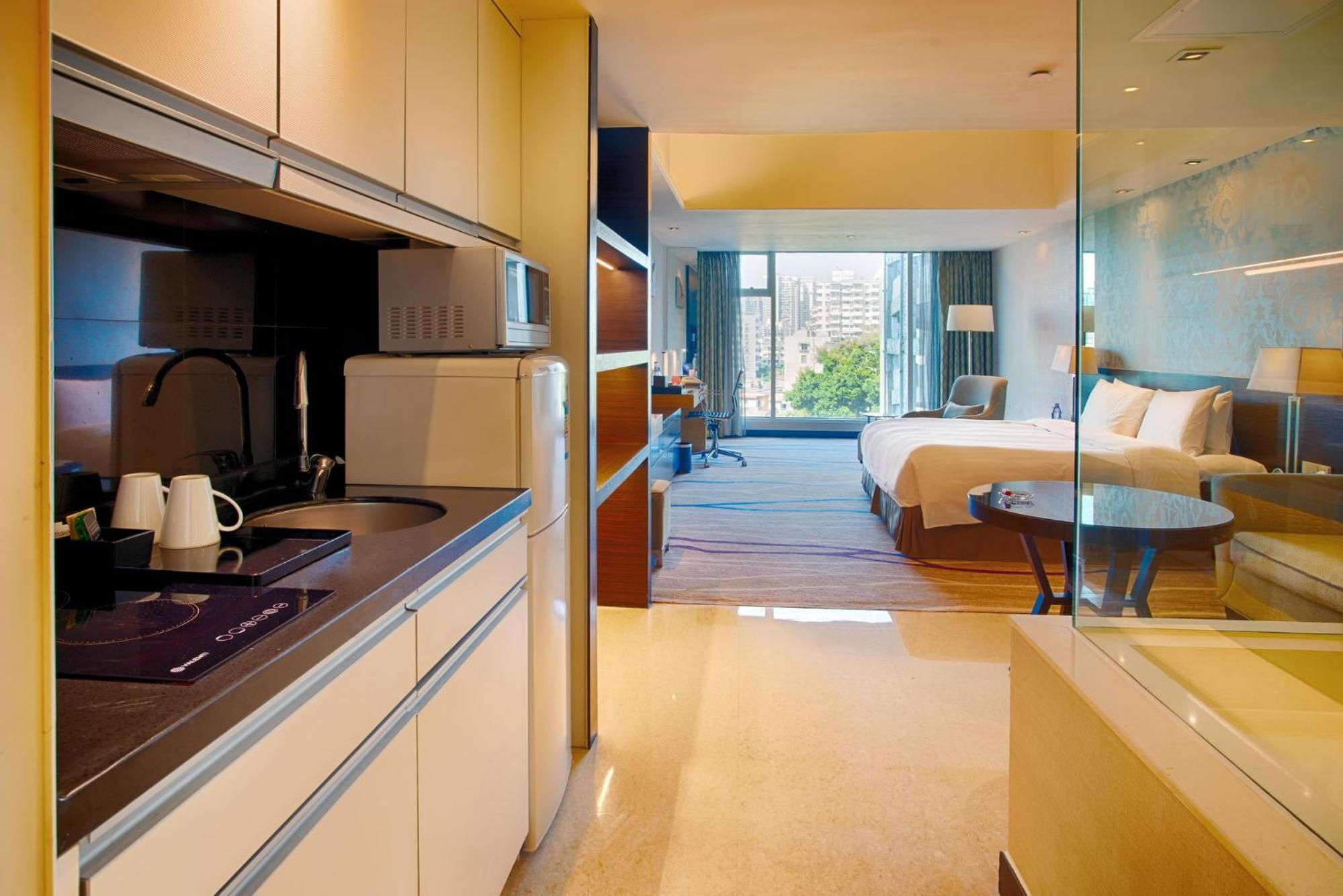 Deluxe King Room - Photo 3
