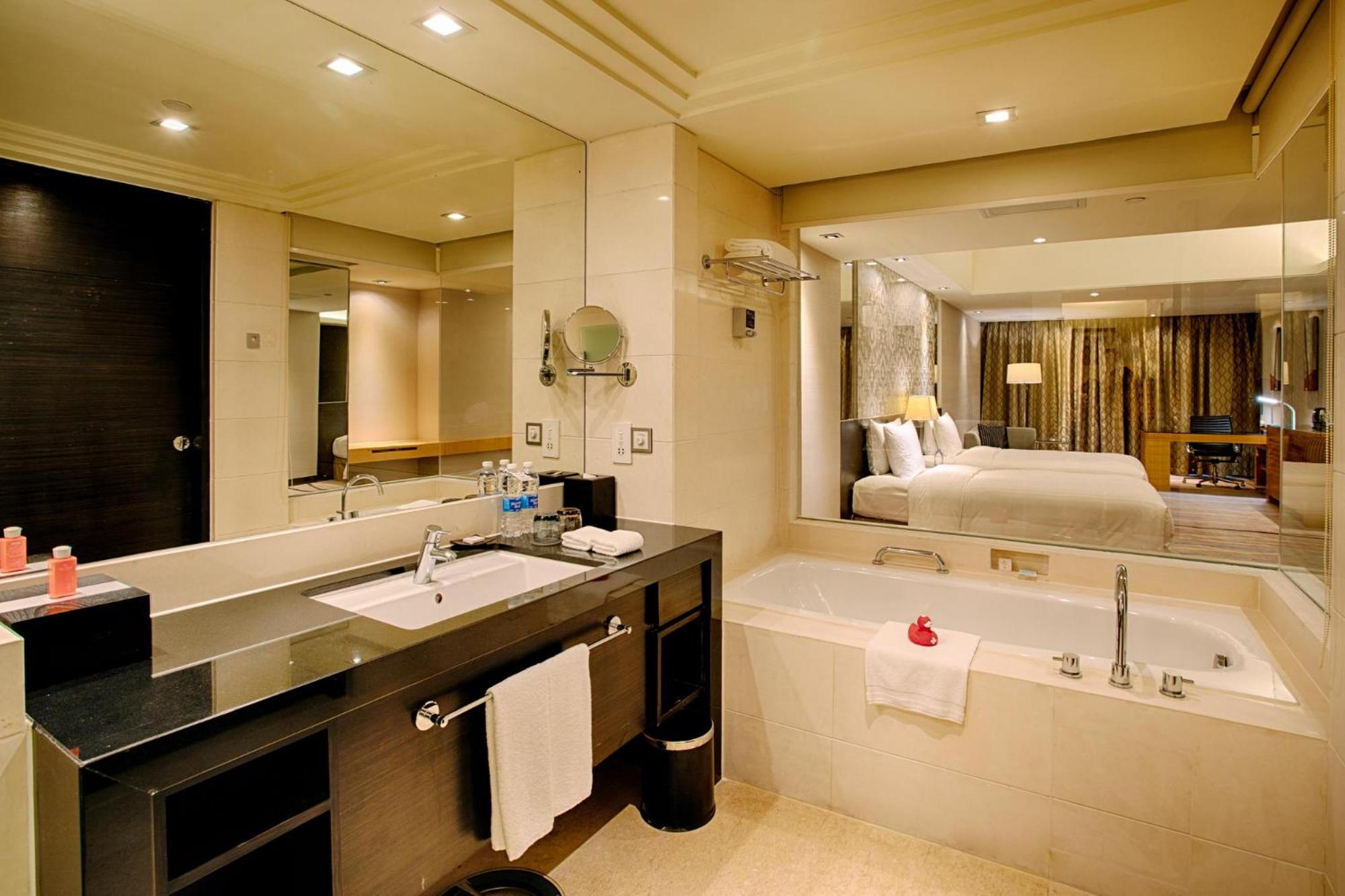 Deluxe Twin Room - Photo 4