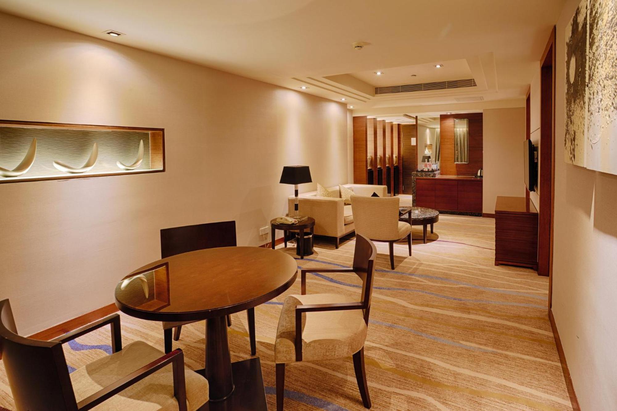 One-Bedroom Family Suite