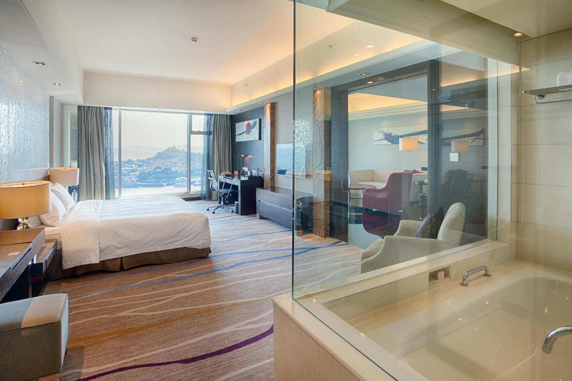 One-Bedroom Apartment with Sea View photo 2