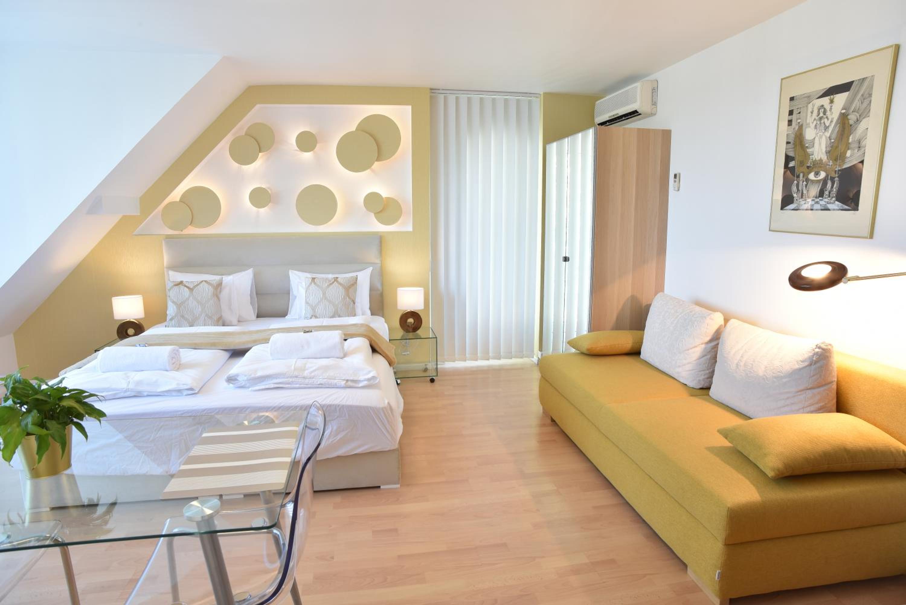 Deluxe Apartment