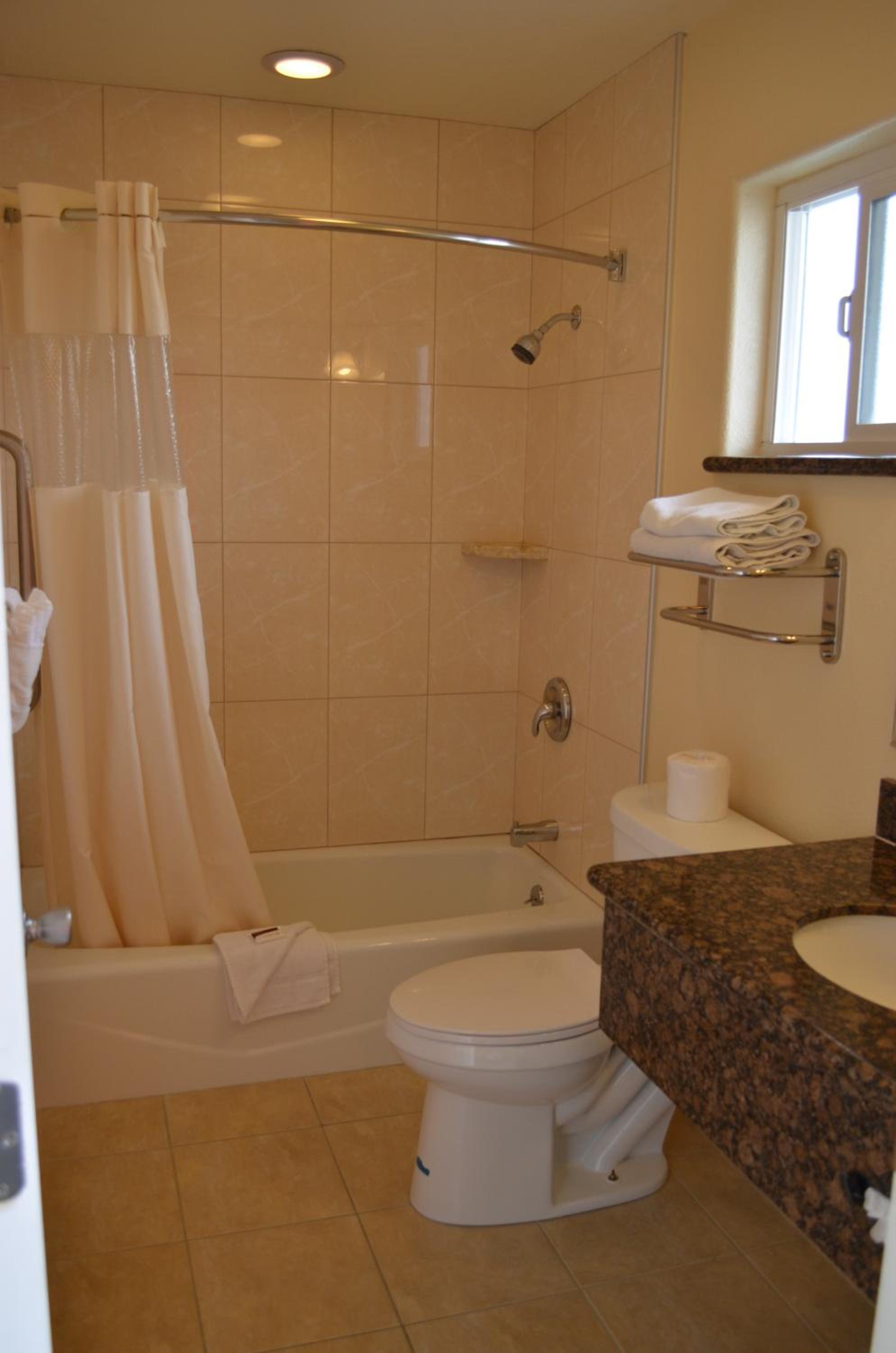 Double Room - Non-Smoking  - Photo 5