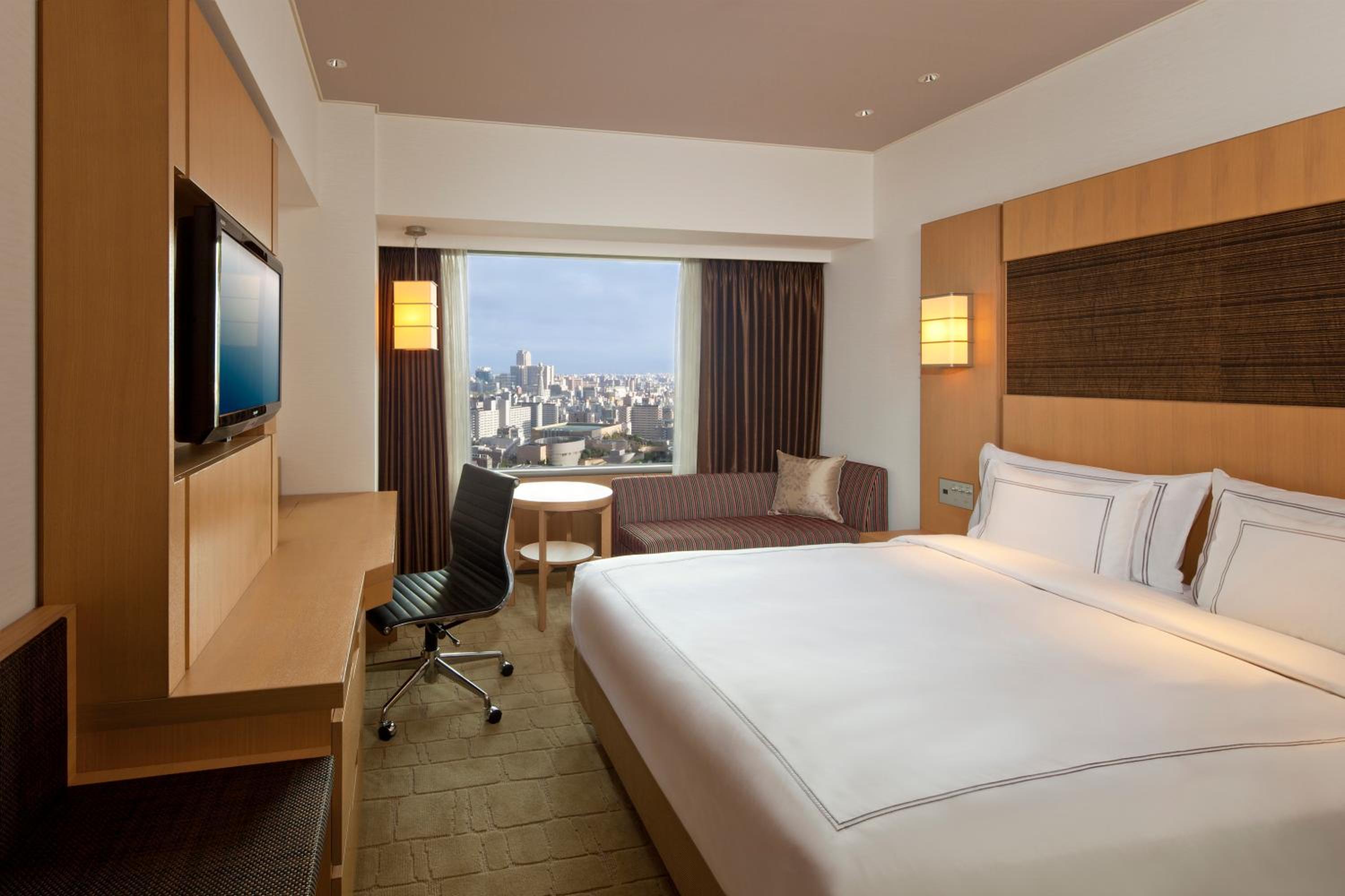 Swiss Advantage Queen Room - Photo 4